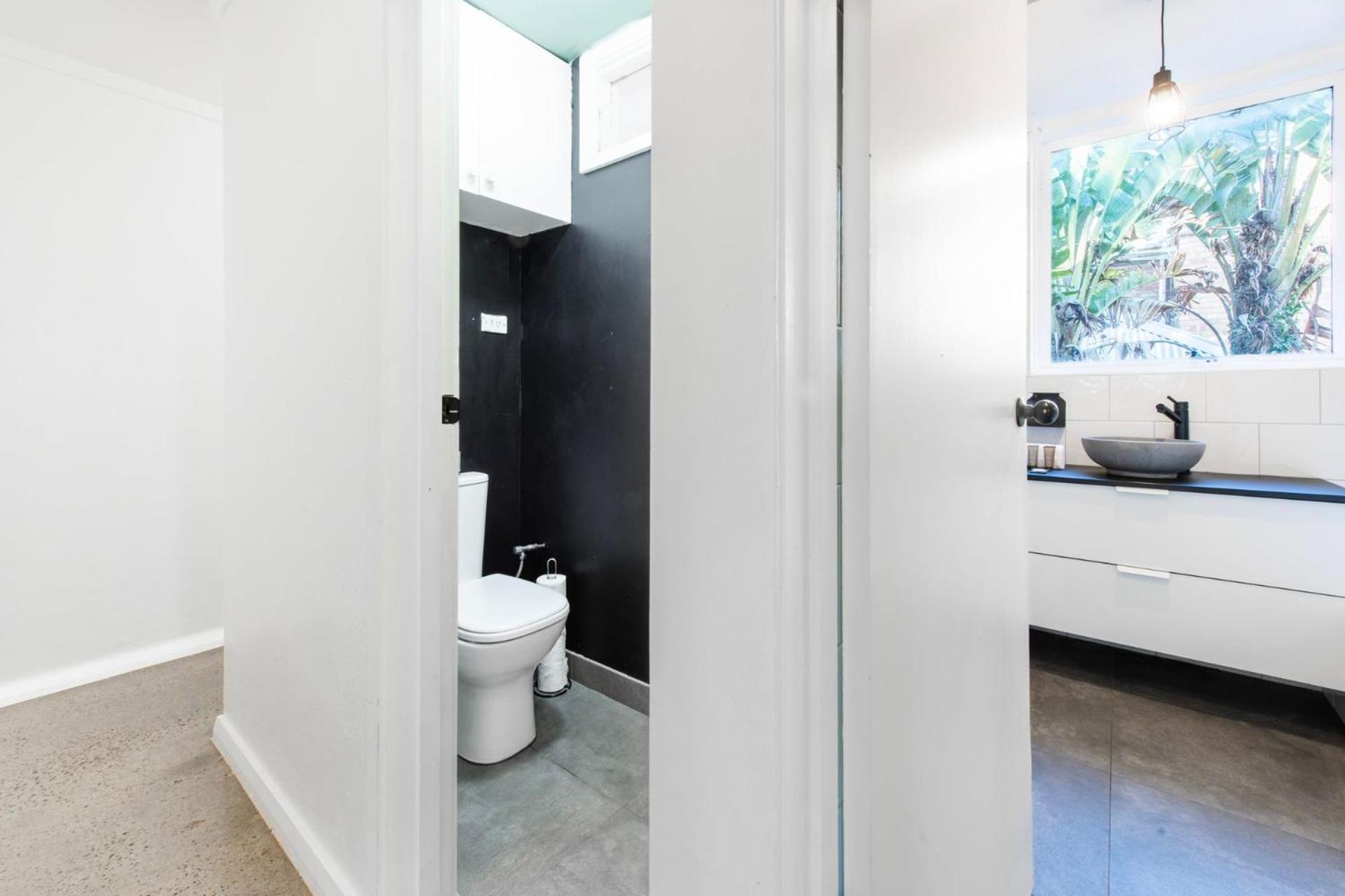 2br In Parkville Steps From Royal Park