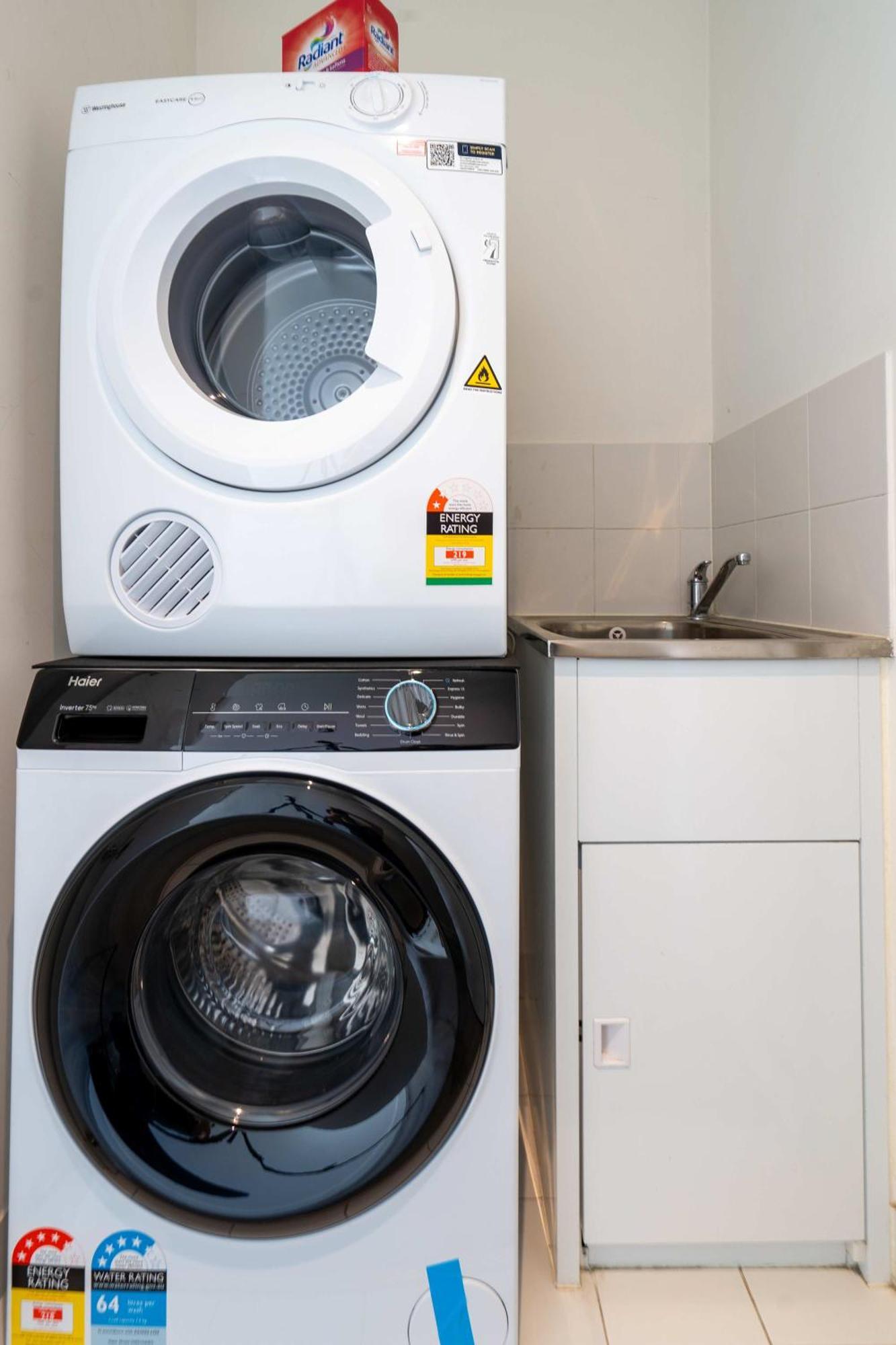 Modern 2b With Free Parking In Cbd Apartment Melbourne