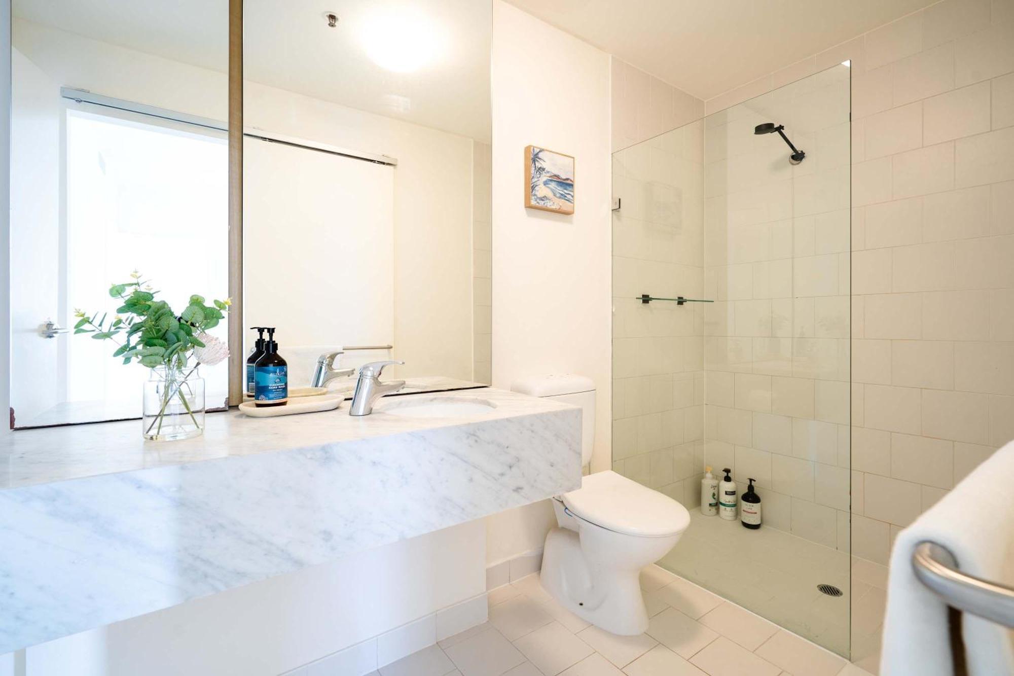 Modern 2b With Free Parking In Cbd Apartment Melbourne