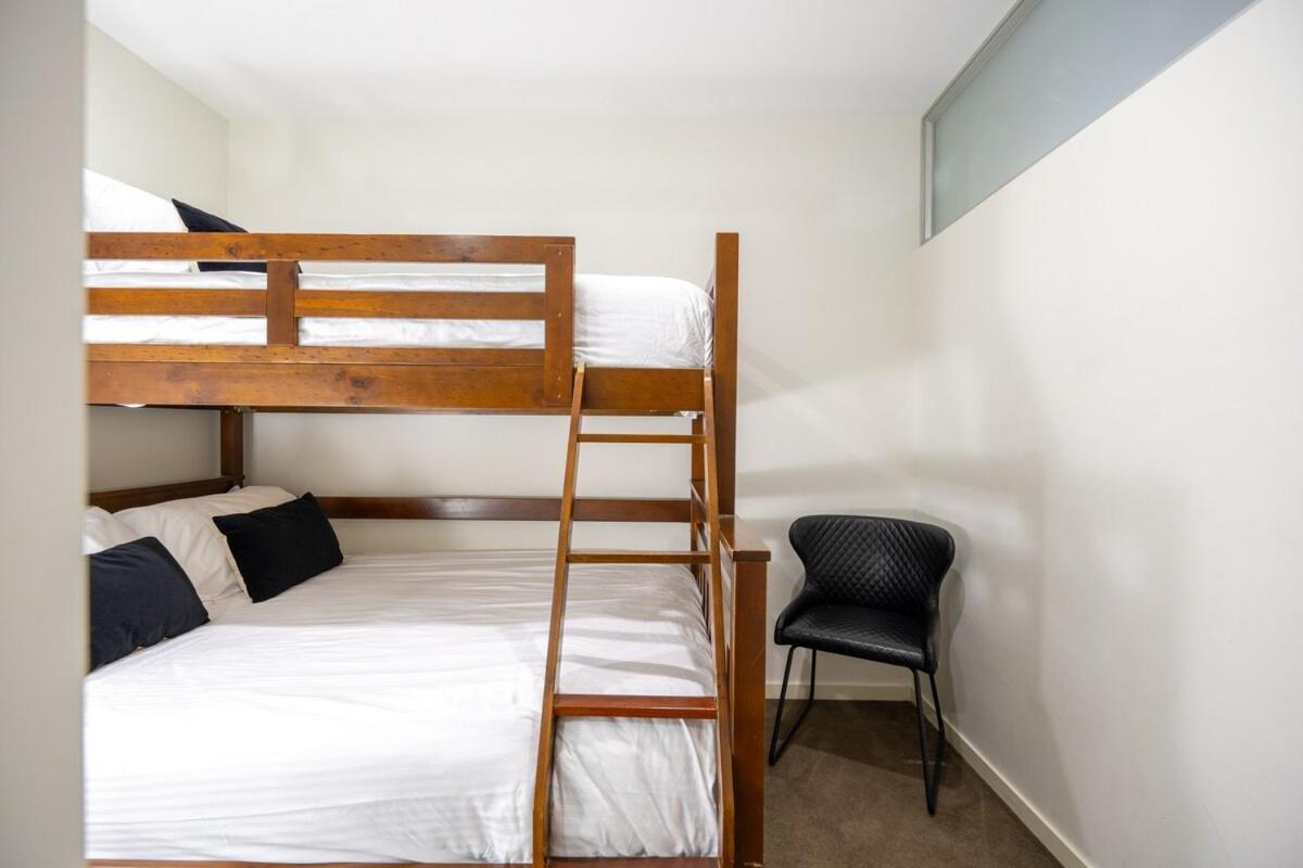 The Metropolitan Escape - Pool, Gym, Sauna Apartment *