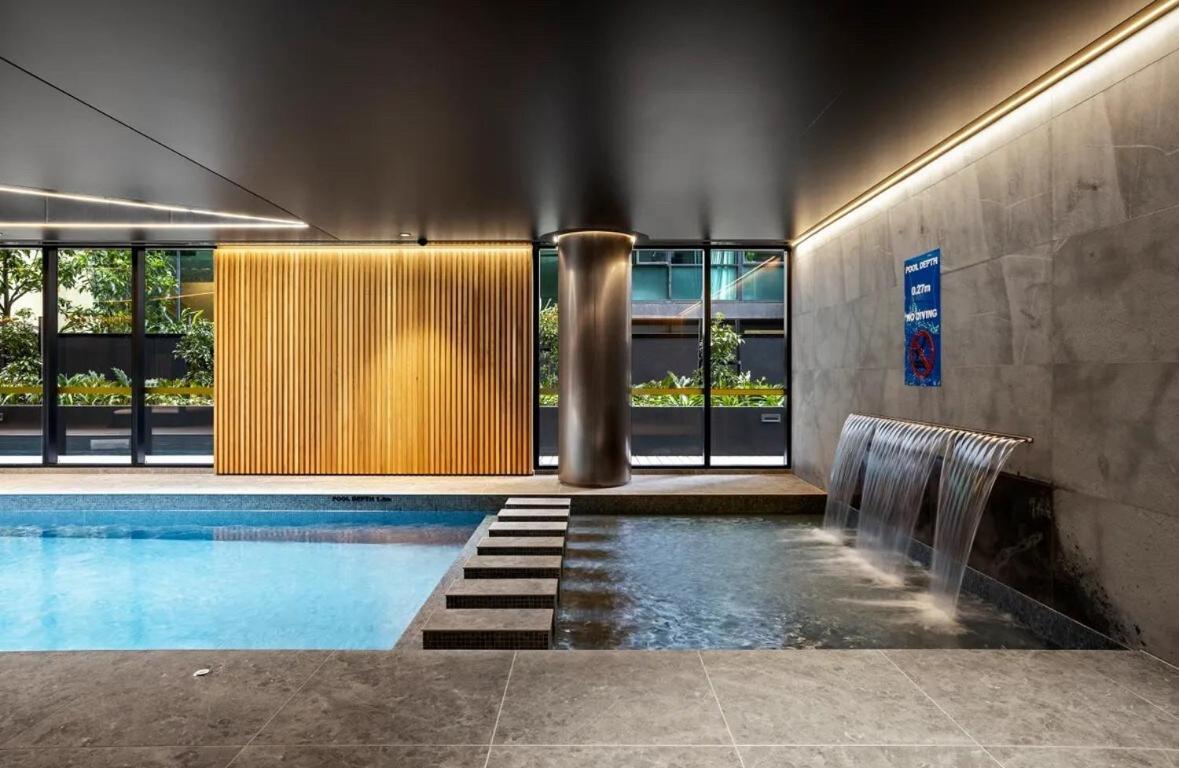 Grand Prix Luxury 2b Lakeside With Carpark, Pool & Sauna Apartment