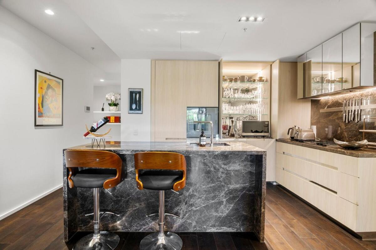Grand Prix Luxury 2b Lakeside With Carpark, Pool & Sauna Apartment Melbourne