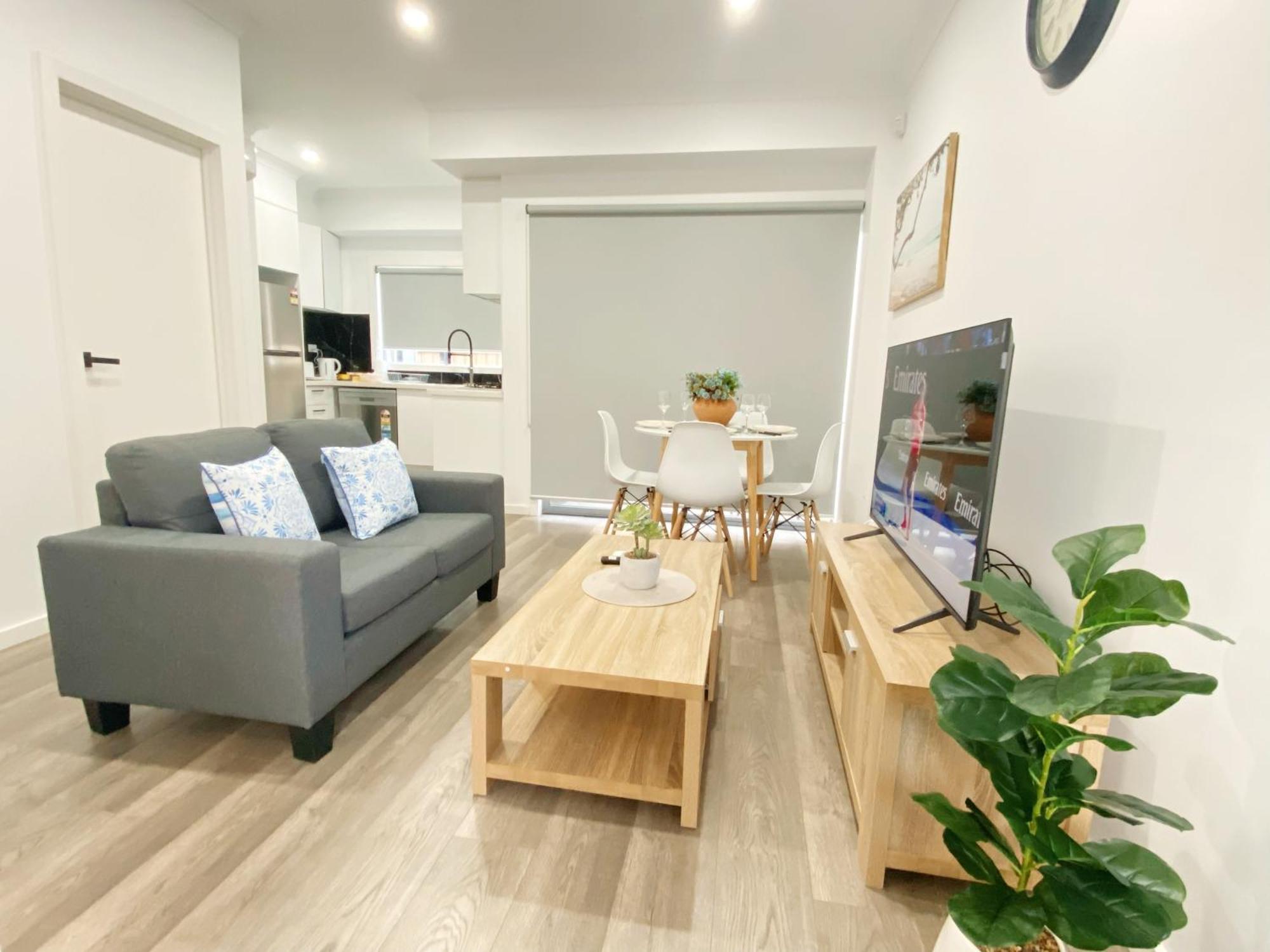 Holiday home Quiet Cozy Townhouse 6 Mins To Airport And Shoping Mail *