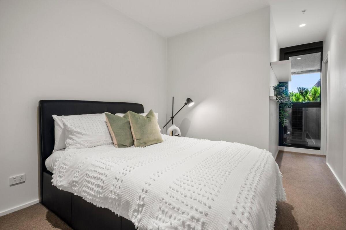 Grand Prix Luxury 2b Lakeside With Carpark, Pool & Sauna Apartment *