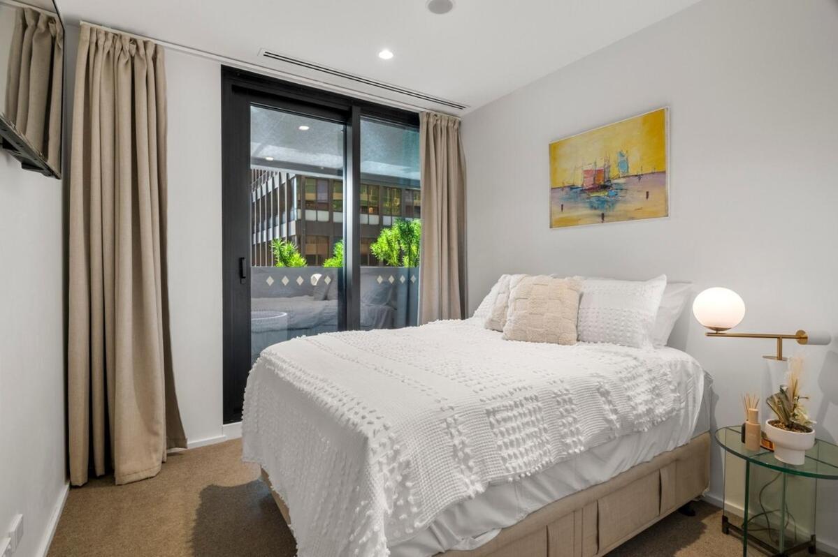 Grand Prix Luxury 2b Lakeside With Carpark, Pool & Sauna Apartment Melbourne
