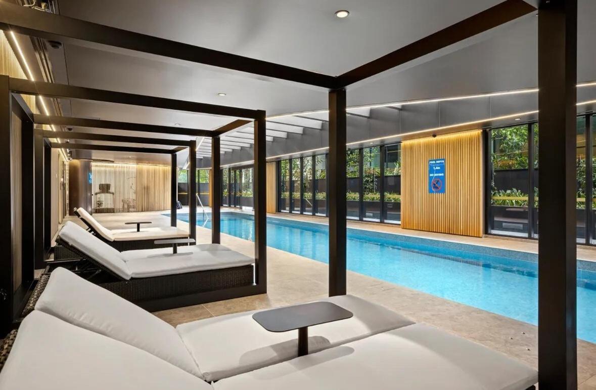 Grand Prix Luxury 2b Lakeside With Carpark, Pool & Sauna * Melbourne