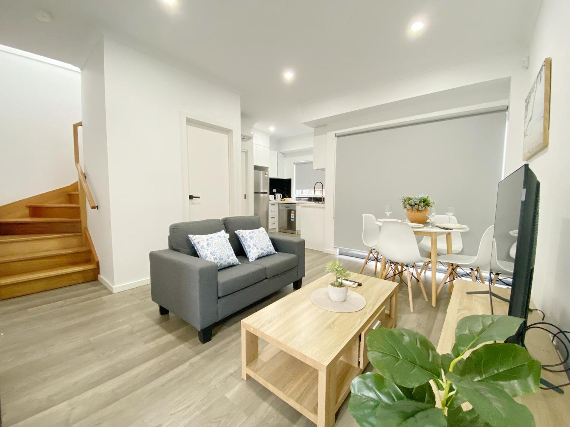 Holiday home Quiet Cozy Townhouse 6 Mins To Airport And Shoping Mail Melbourne