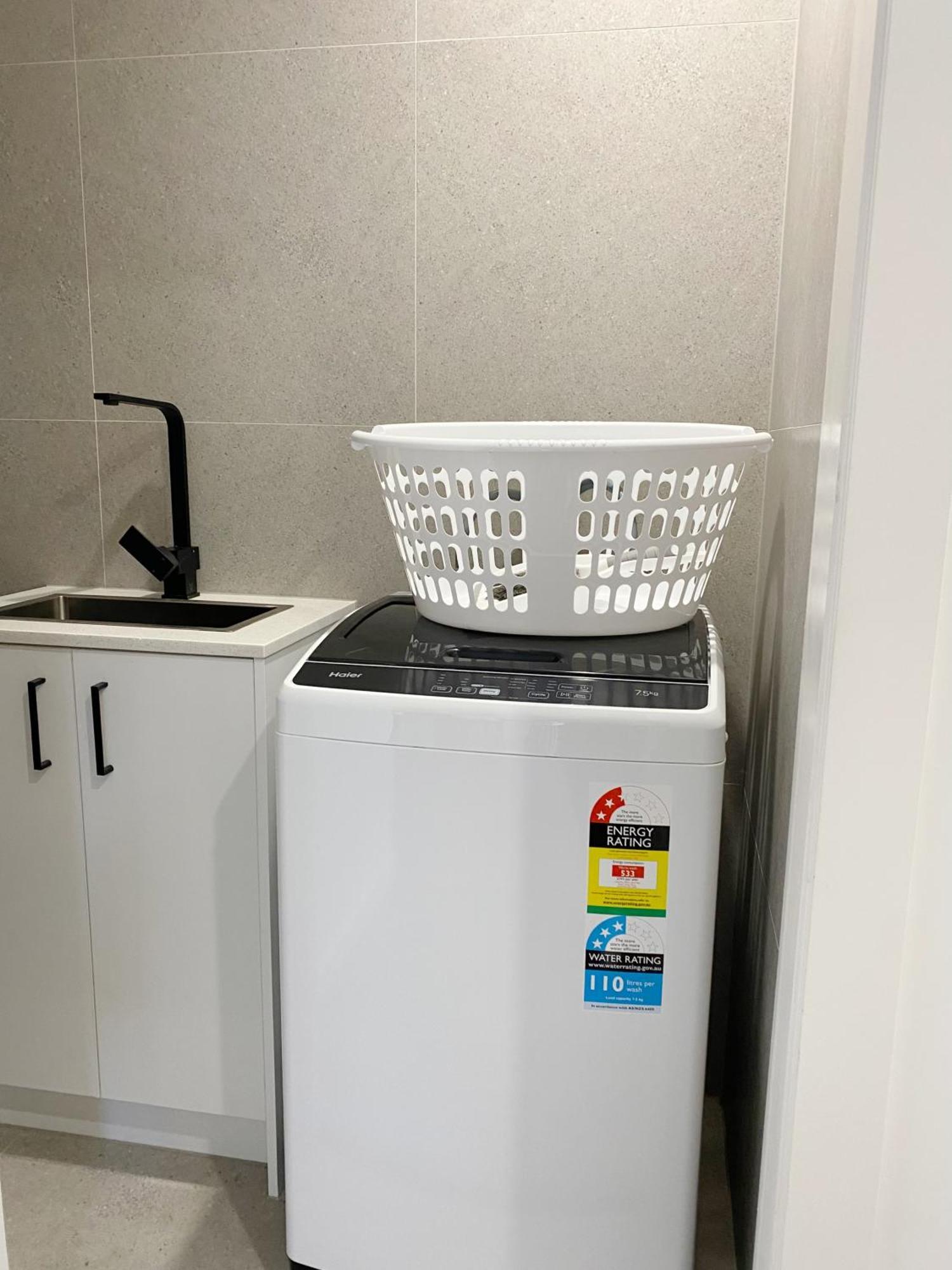 Quiet Cozy Townhouse 6 Mins To Airport And Shoping Mail Melbourne