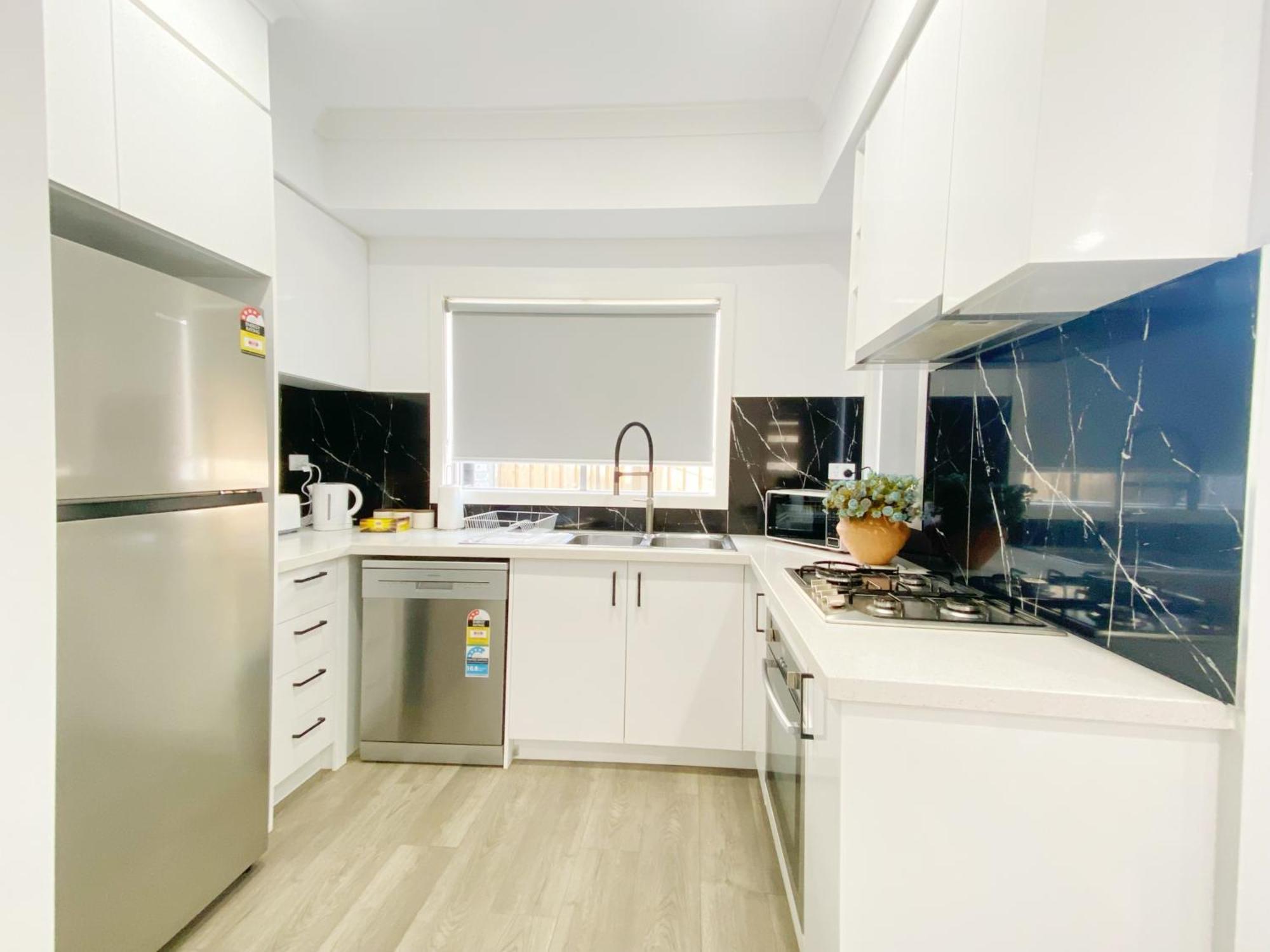 Quiet Cozy Townhouse 6 Mins To Airport And Shoping Mail *