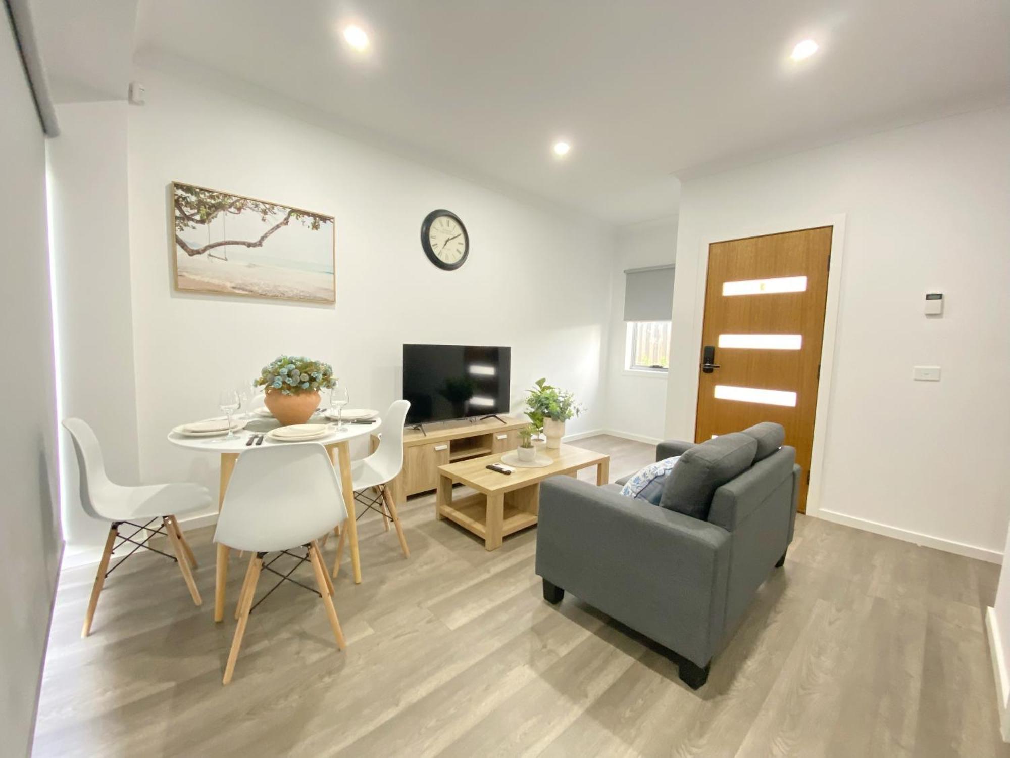 Quiet Cozy Townhouse 6 Mins To Airport And Shoping Mail Holiday home