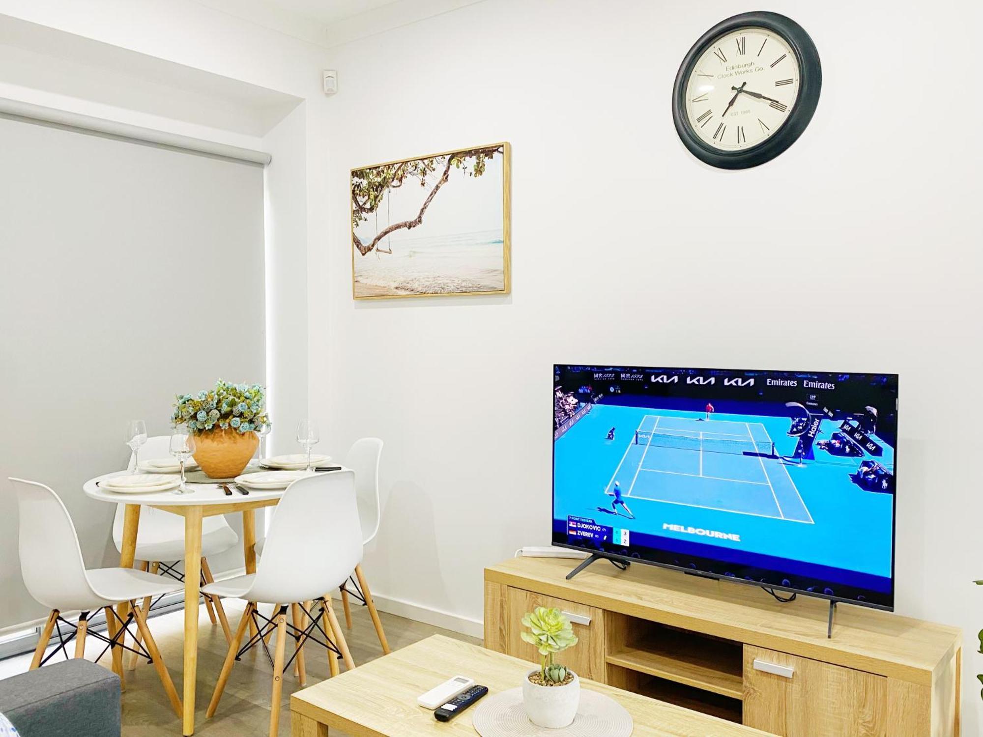 Quiet Cozy Townhouse 6 Mins To Airport And Shoping Mail Holiday home *