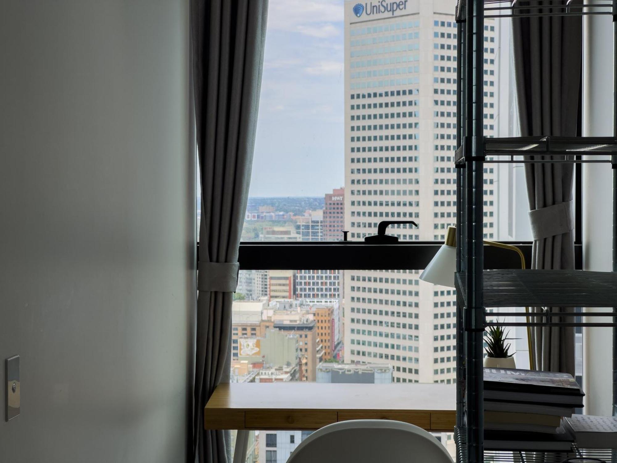 Homestay Shared Cozy Queen With Balcony