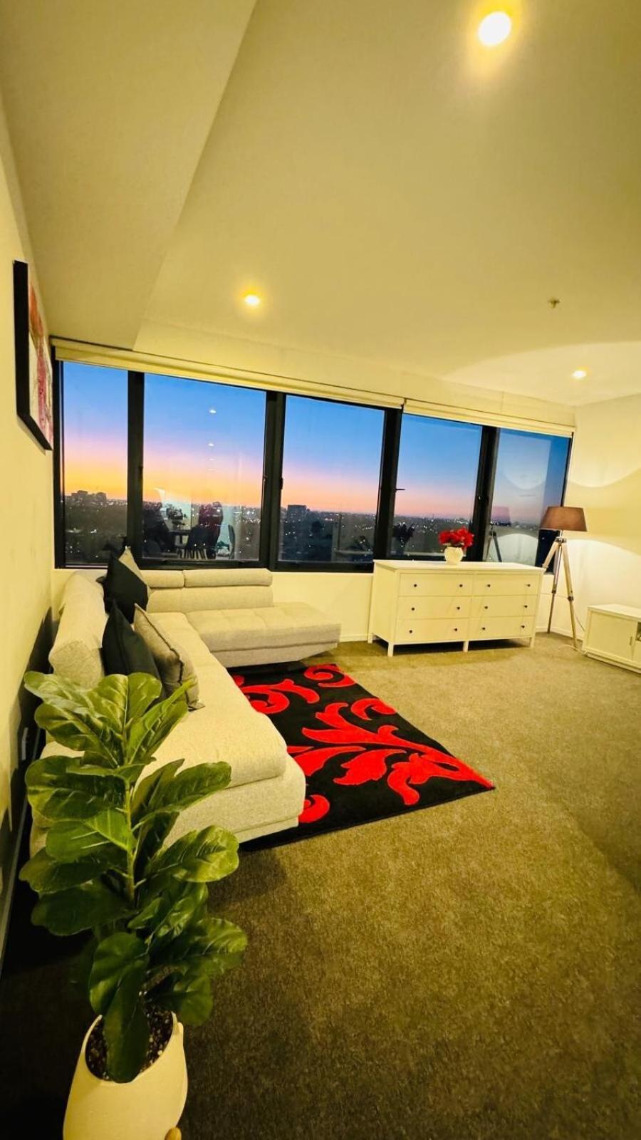 Stylish With View Apartment Melbourne
