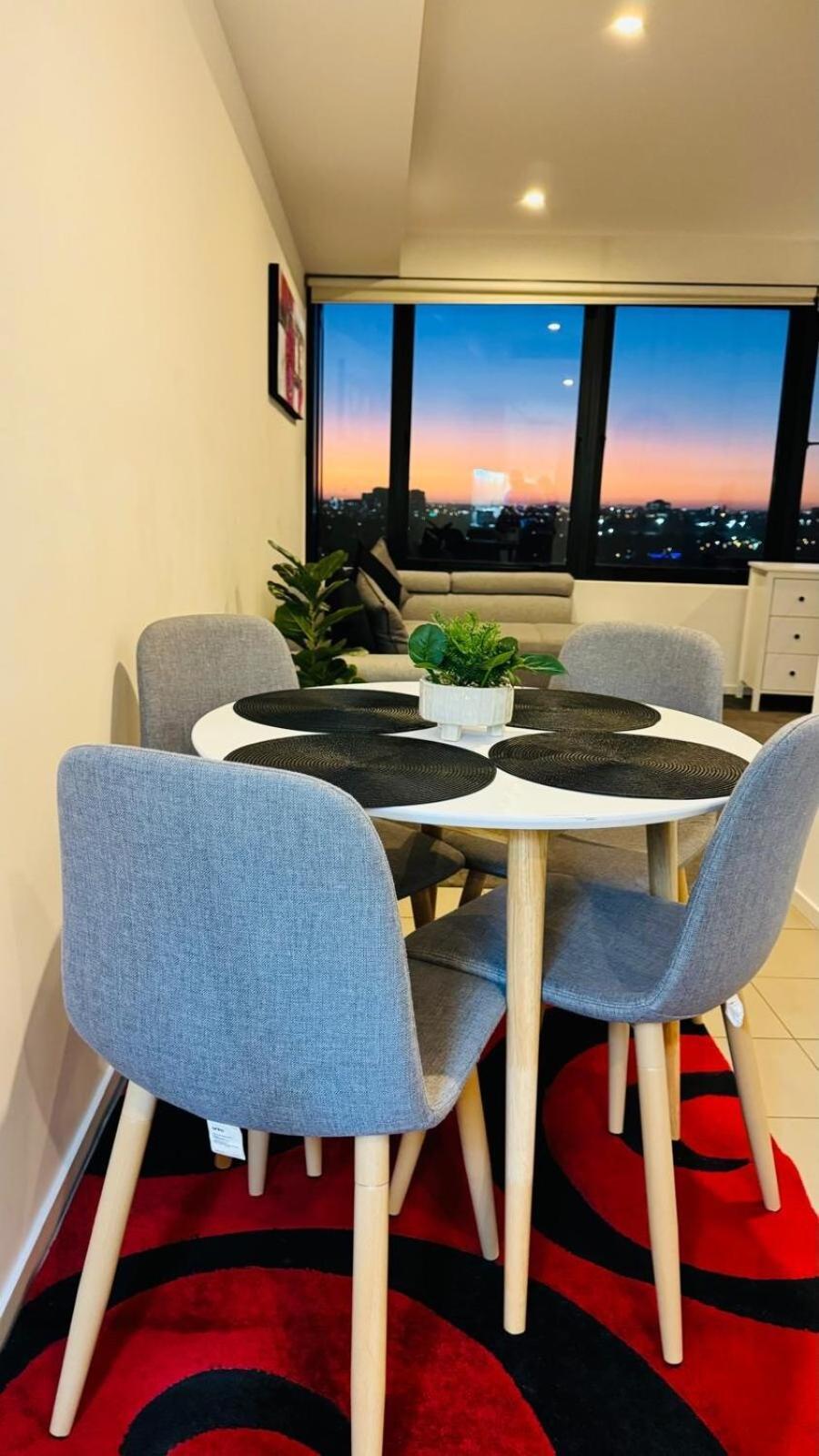 Stylish With View Apartment Melbourne