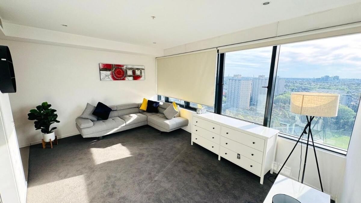 Stylish With View Apartment Melbourne