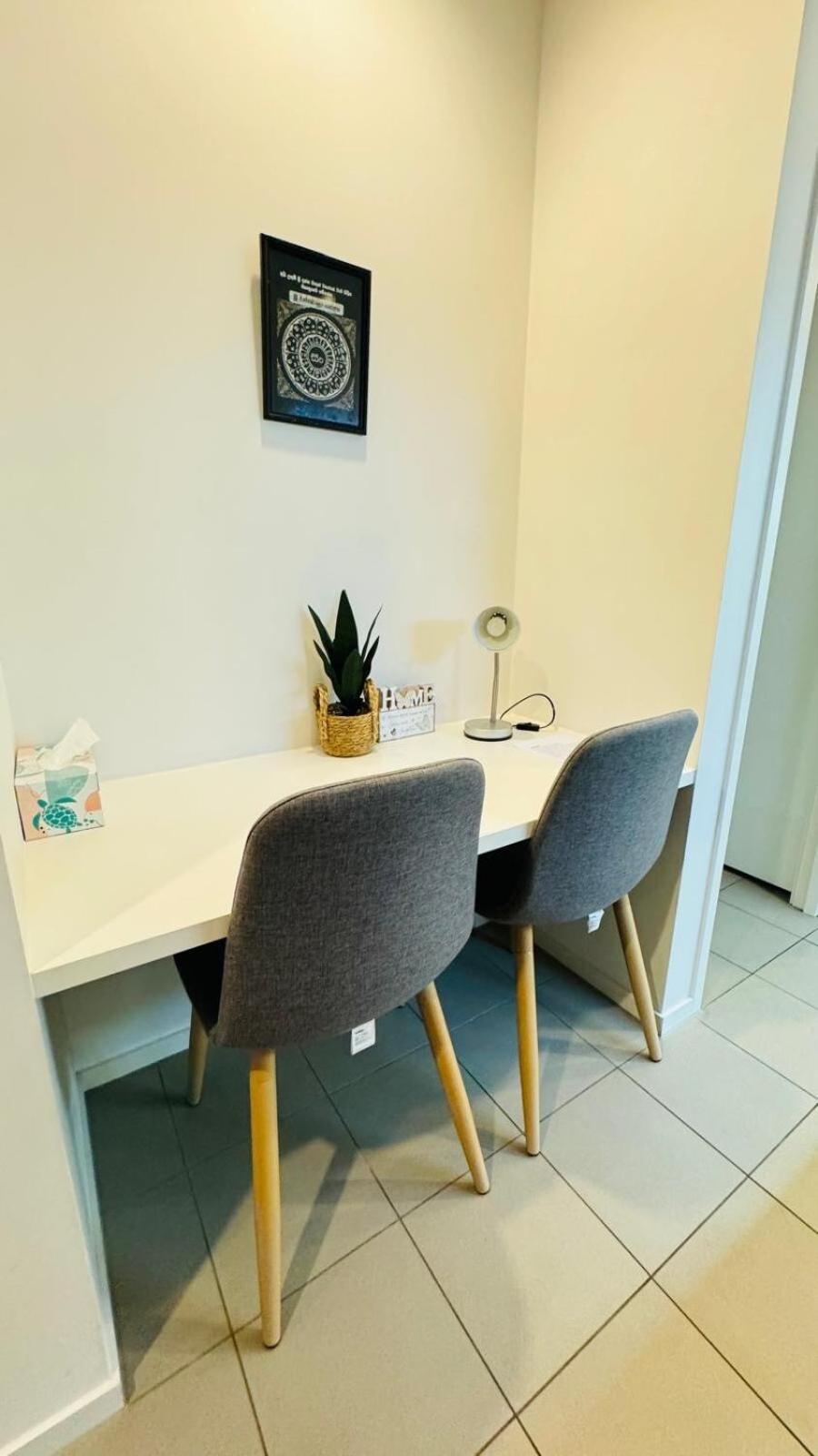 Stylish With View Apartment Melbourne