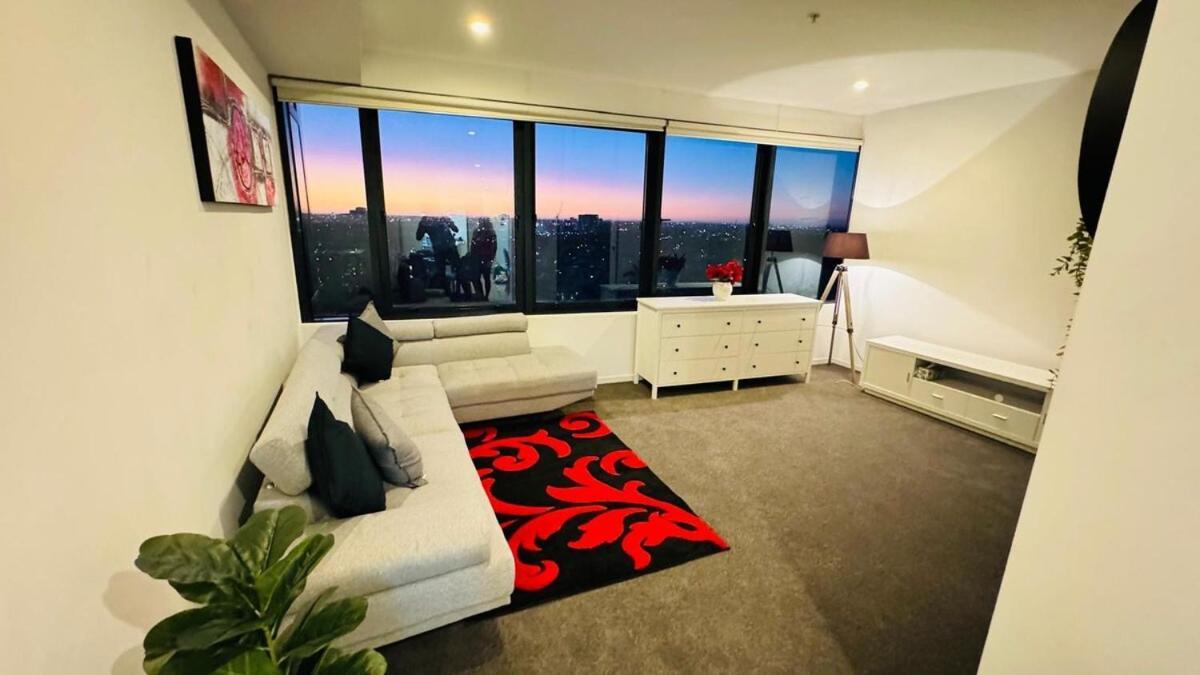Stylish With View Apartment Melbourne