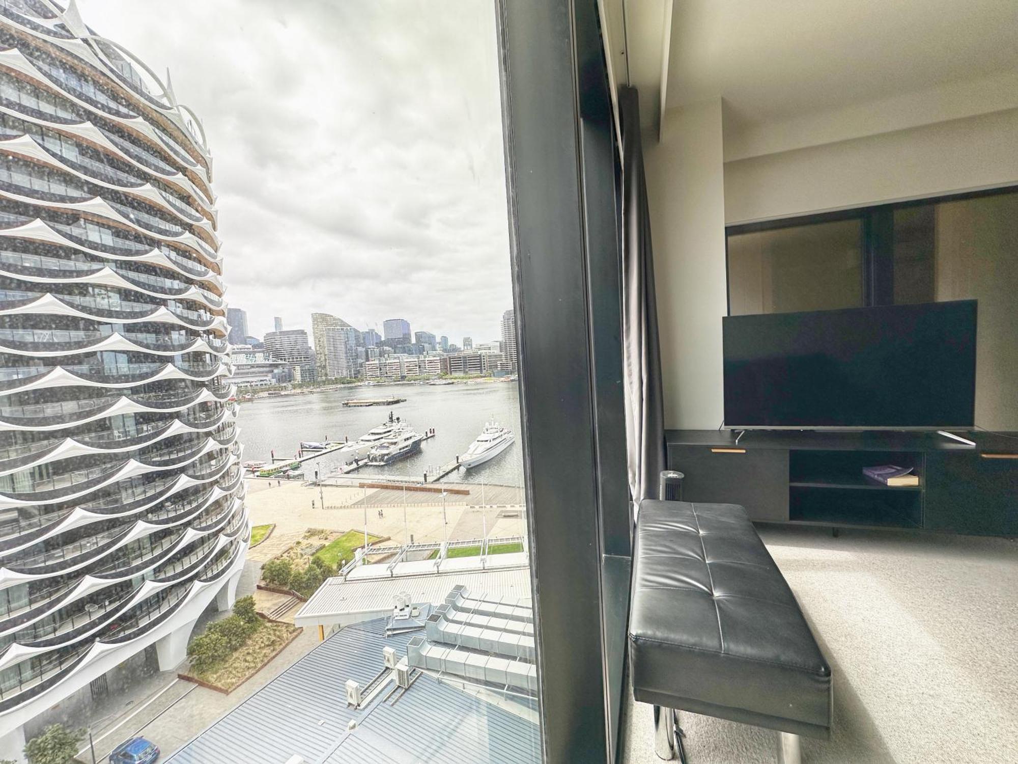 Apartment Mt1012 - 1 Bedroom Docklands Delight, Stunning Melbourne