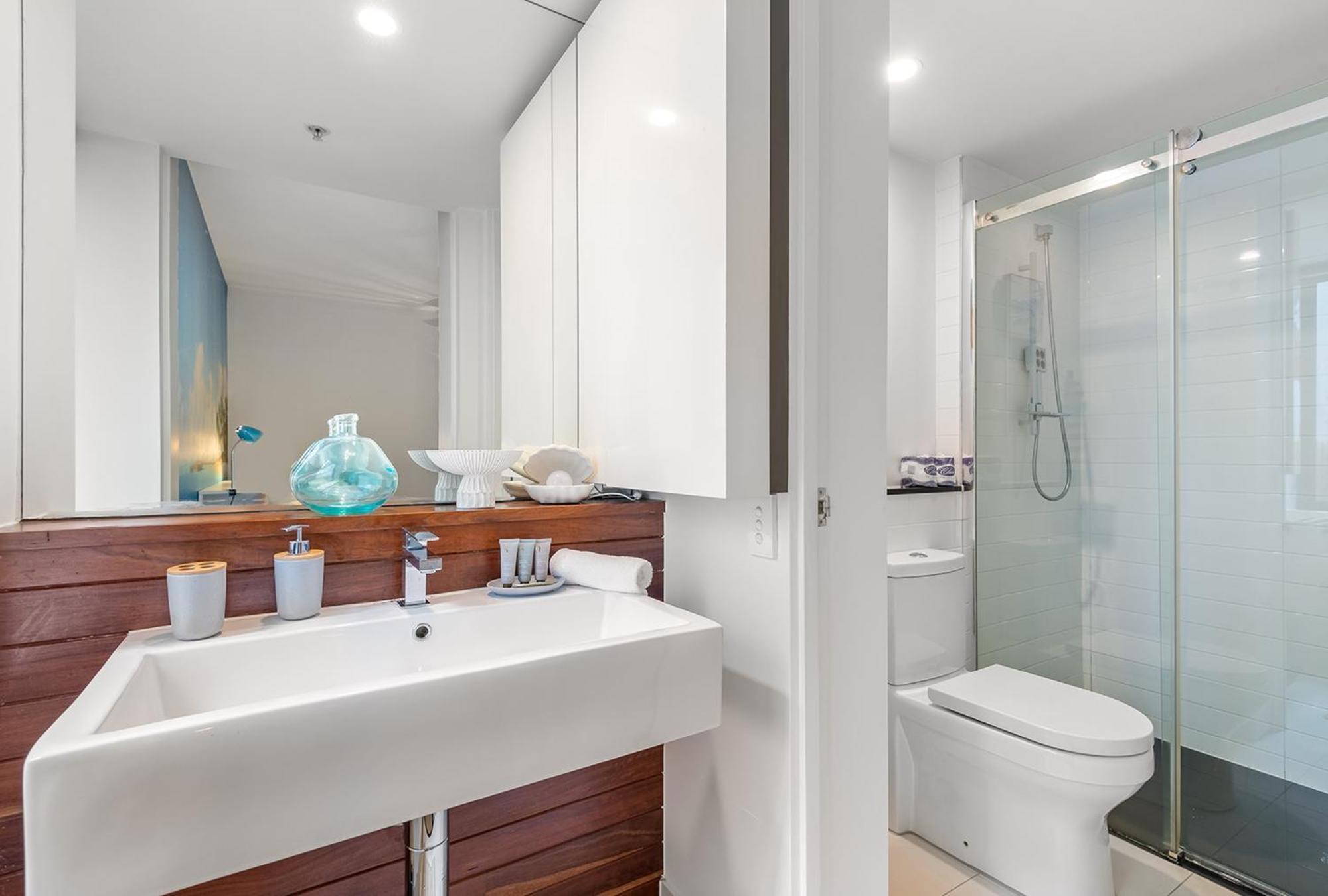 Stylish 2-bed In *
