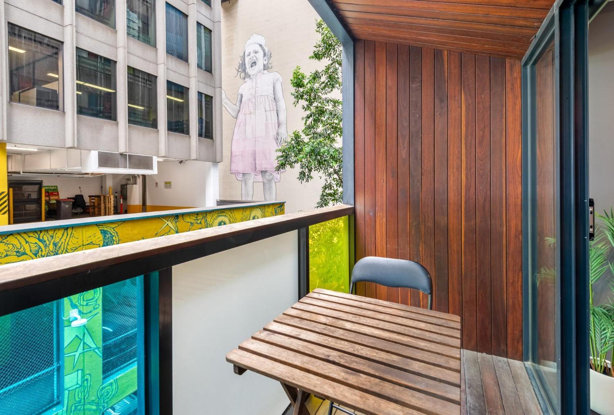 Stylish 2-bed In Apartment Melbourne