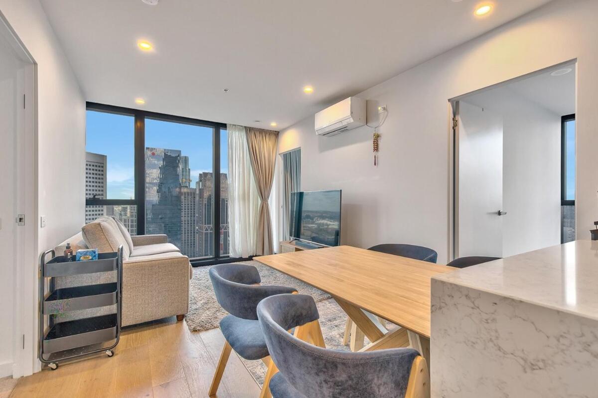 3br 2ba Chic With Parking *