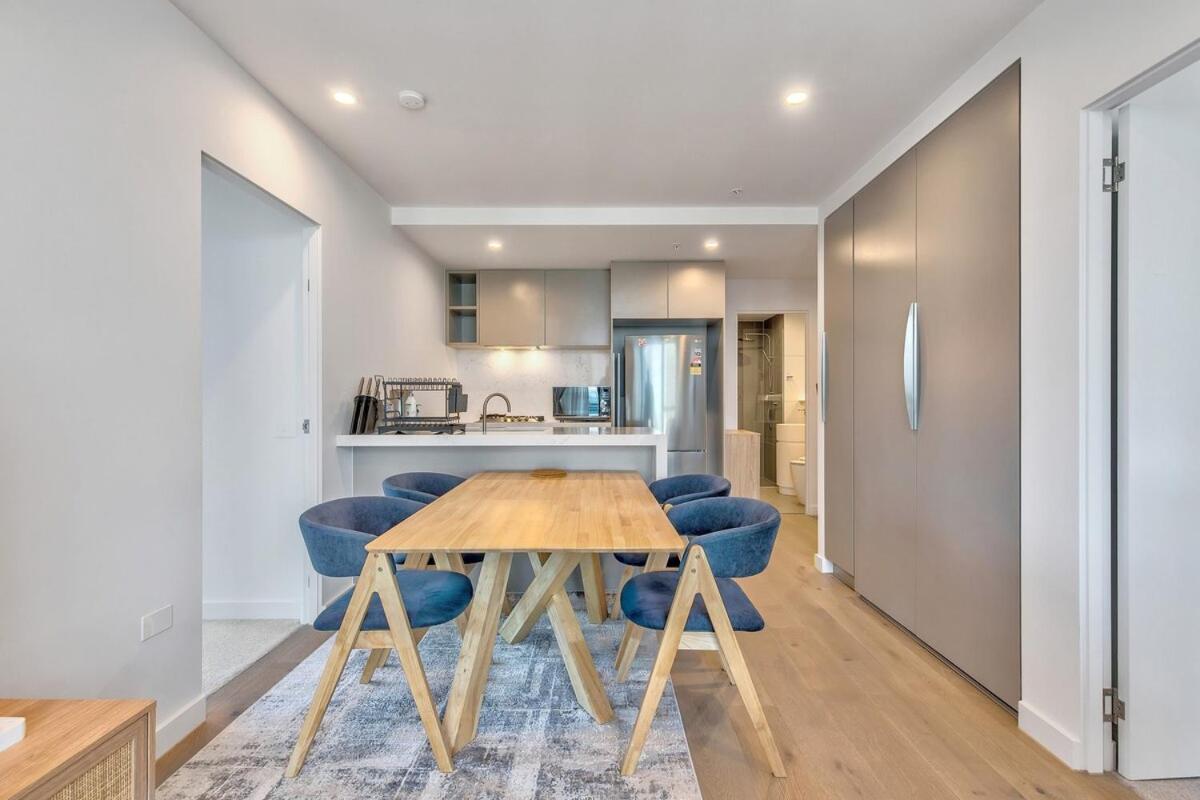 3br 2ba Chic With Parking Melbourne