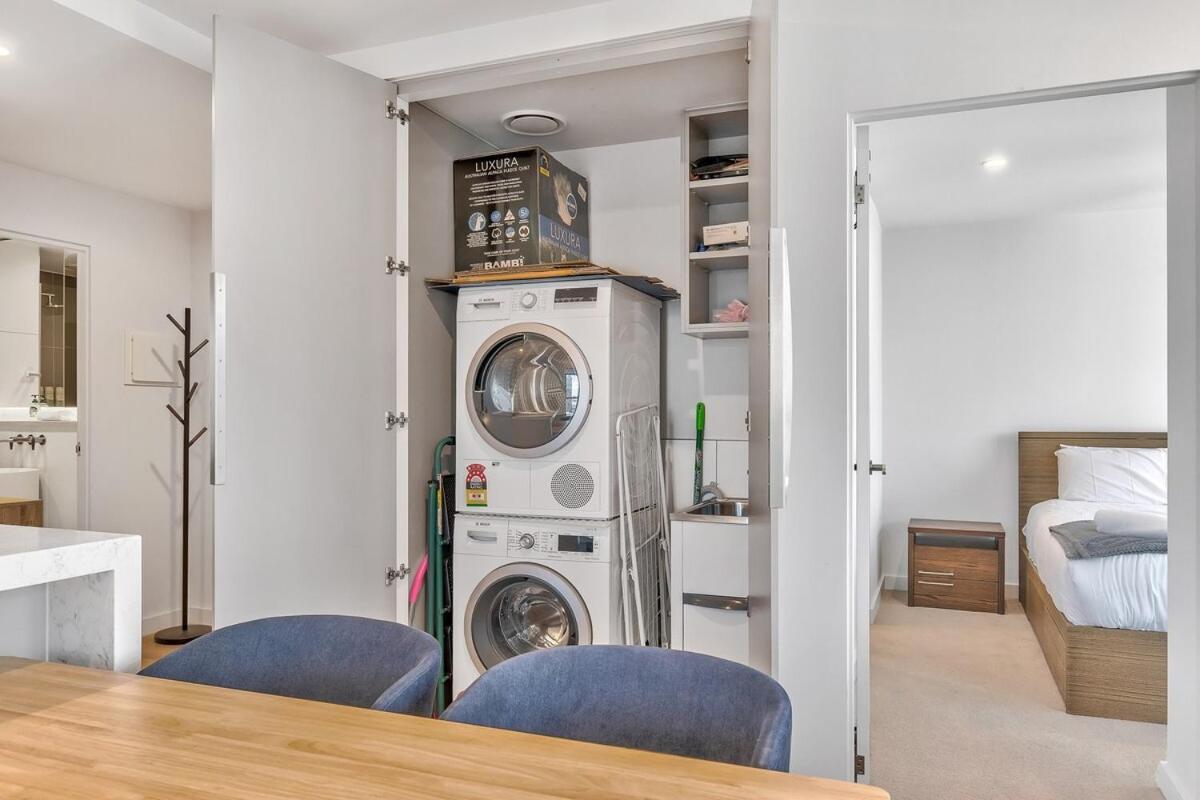 Apartment 3br 2ba Chic With Parking *
