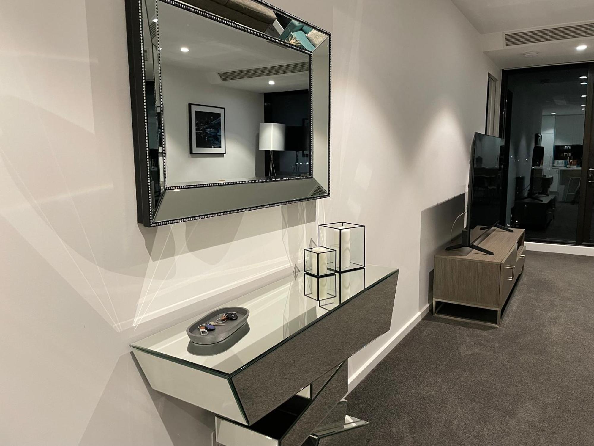 Executive 3 Bedroom In Southbank Apartment