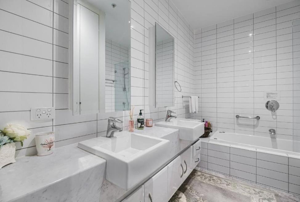 Apartment Exquisite 2 Brm 2 Bth Penthouse At Crown Precinct