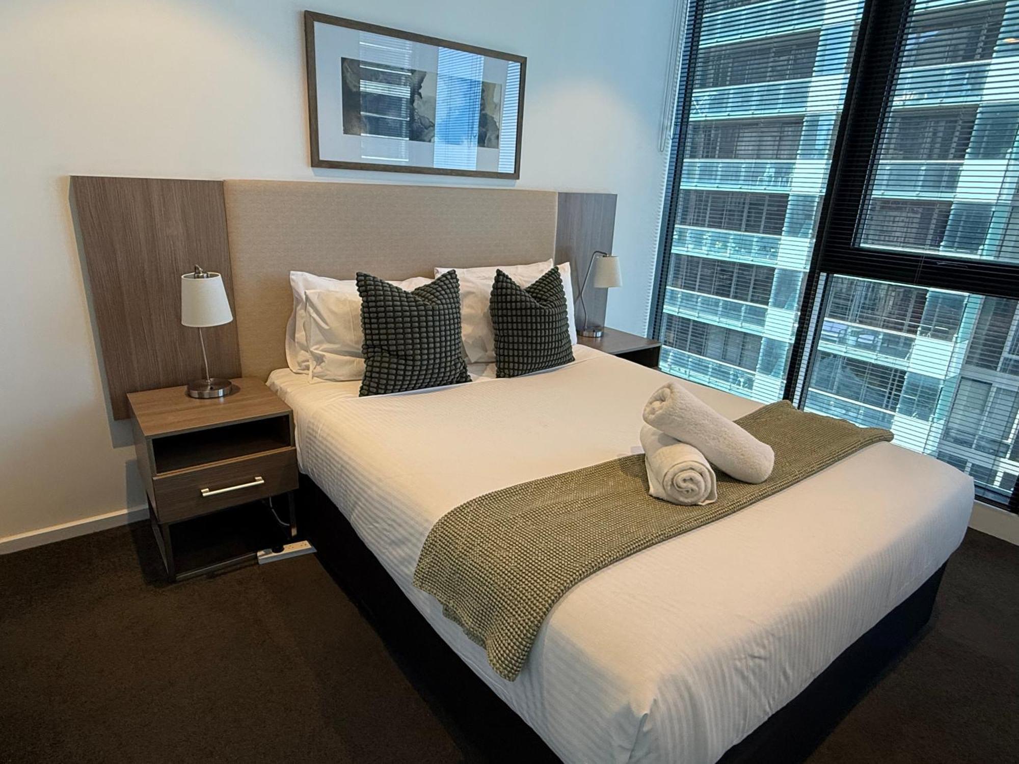 Executive 3 Bedroom In Southbank Apartment