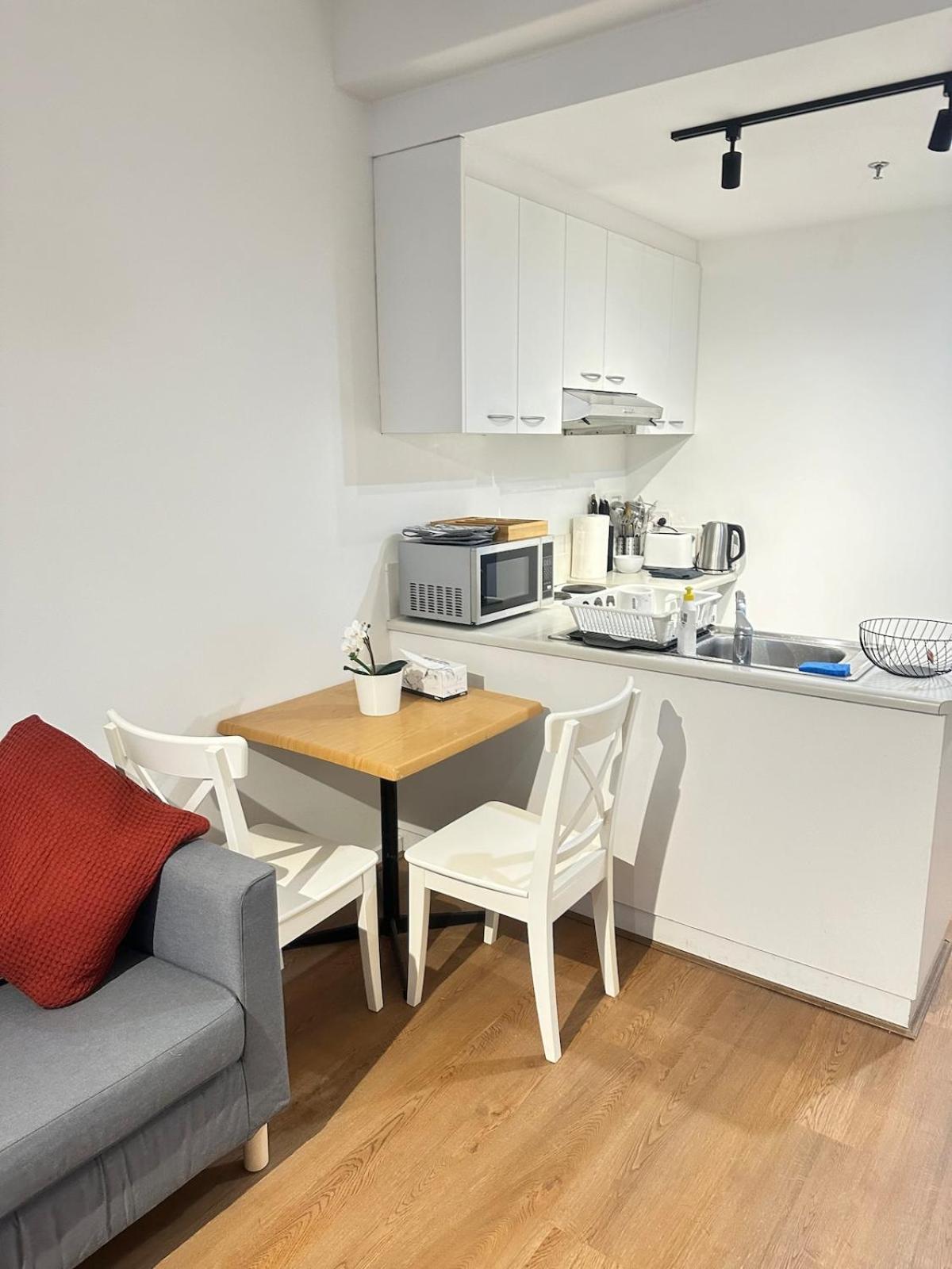 Charming Retreat Lonsdale Street * Melbourne