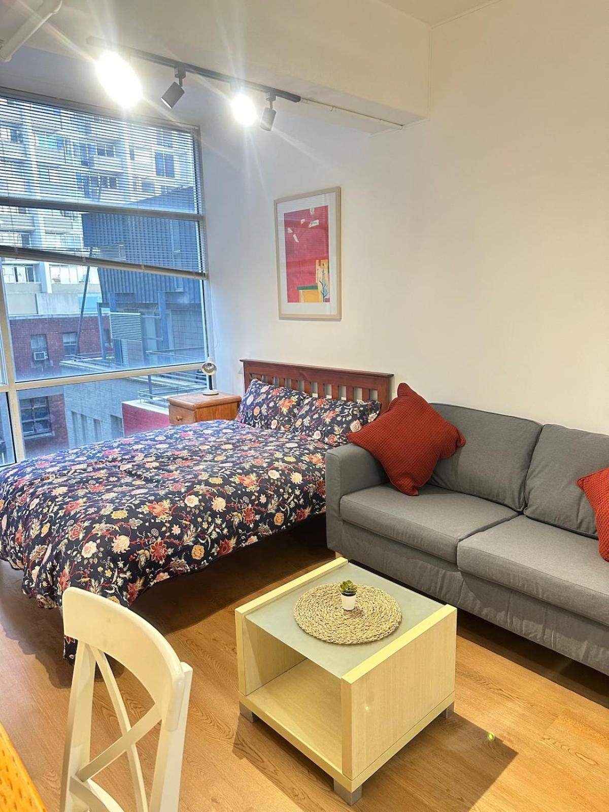 Charming Retreat Lonsdale Street Apartment