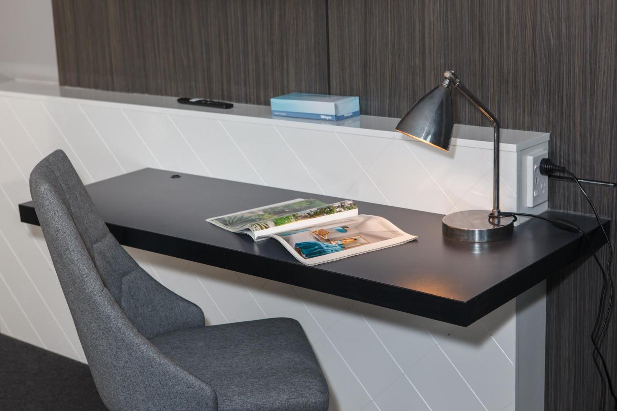 Apartment Modern Nomads Beautiful King With Indoor Pool & Balcony Melbourne