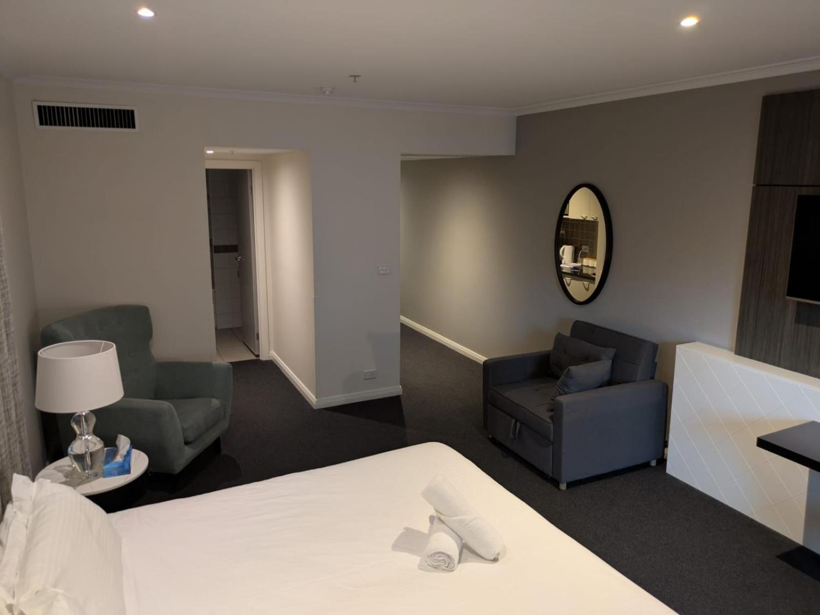 Apartment Modern Nomads Beautiful King With Indoor Pool & Balcony Melbourne
