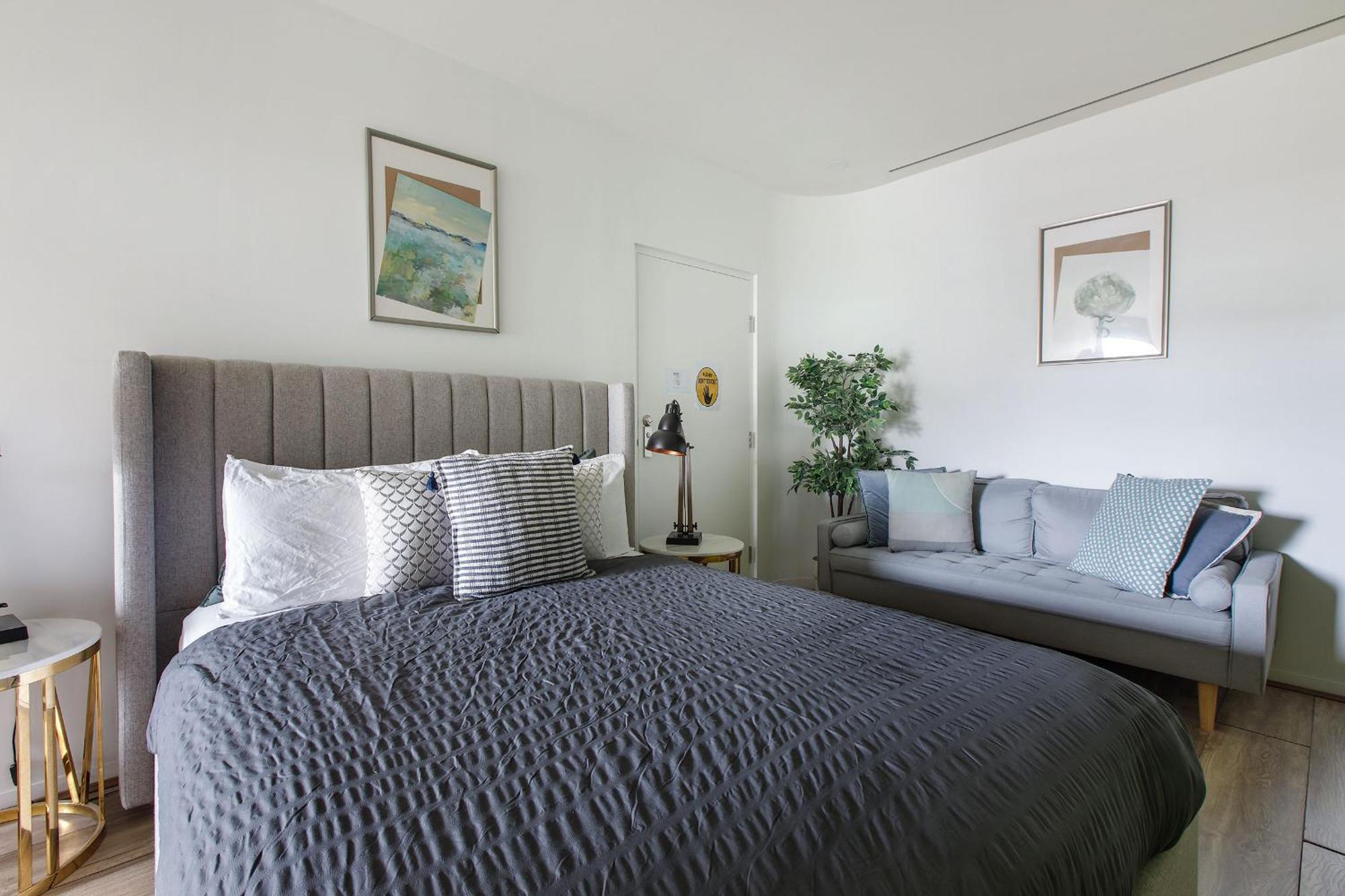 Experience The Buzzing Swanston Locale From Qv Melbourne