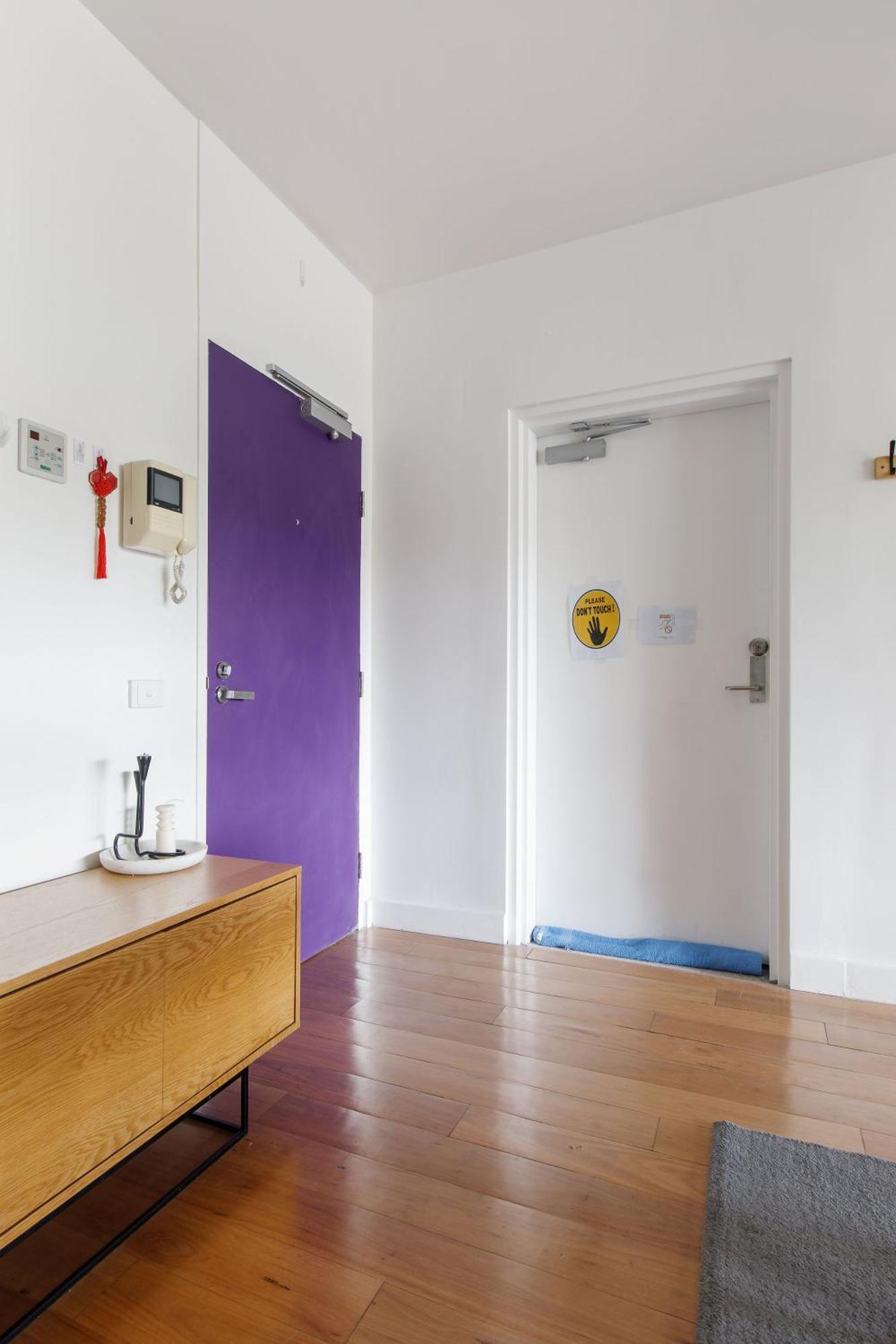 Apartment Living Made Easy On Swanston St With Parking Melbourne