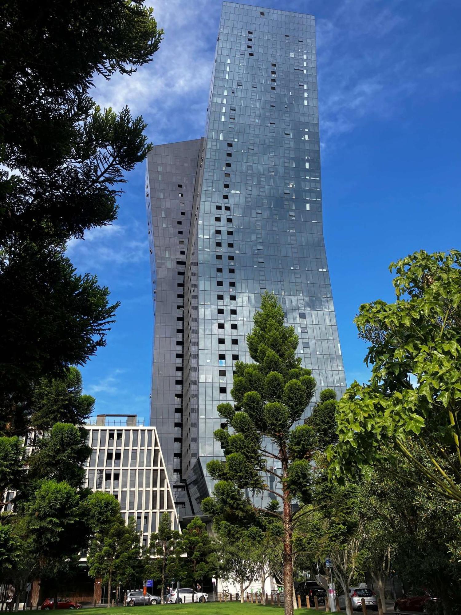 Marina Tower - Stunning Harbour & View Apartment