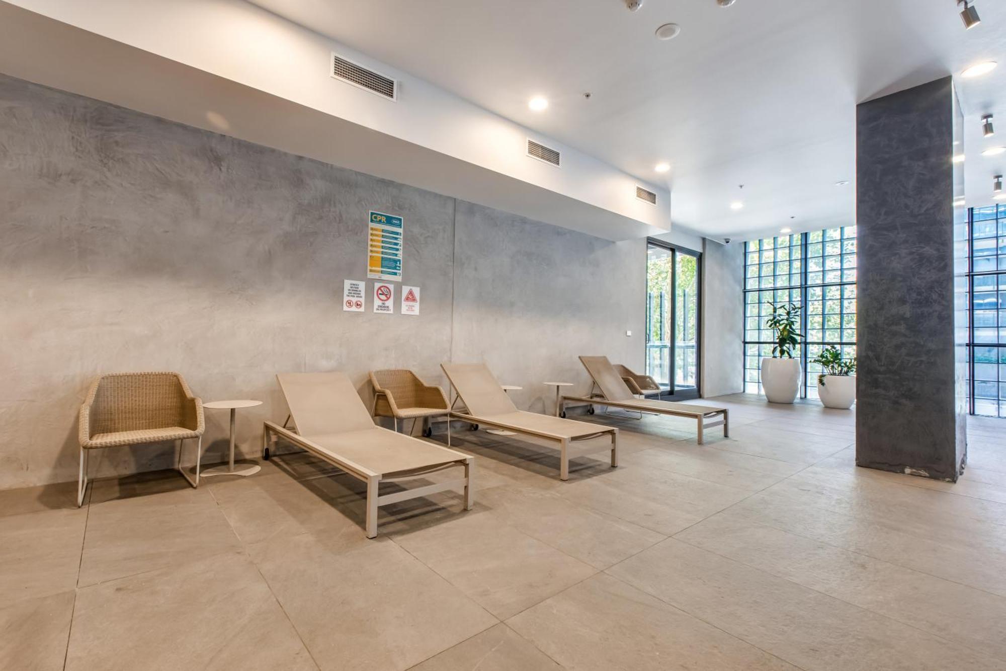 Modern Nomads Stylish Minimalist 2br Walk To Garden & Qv Market Apartment