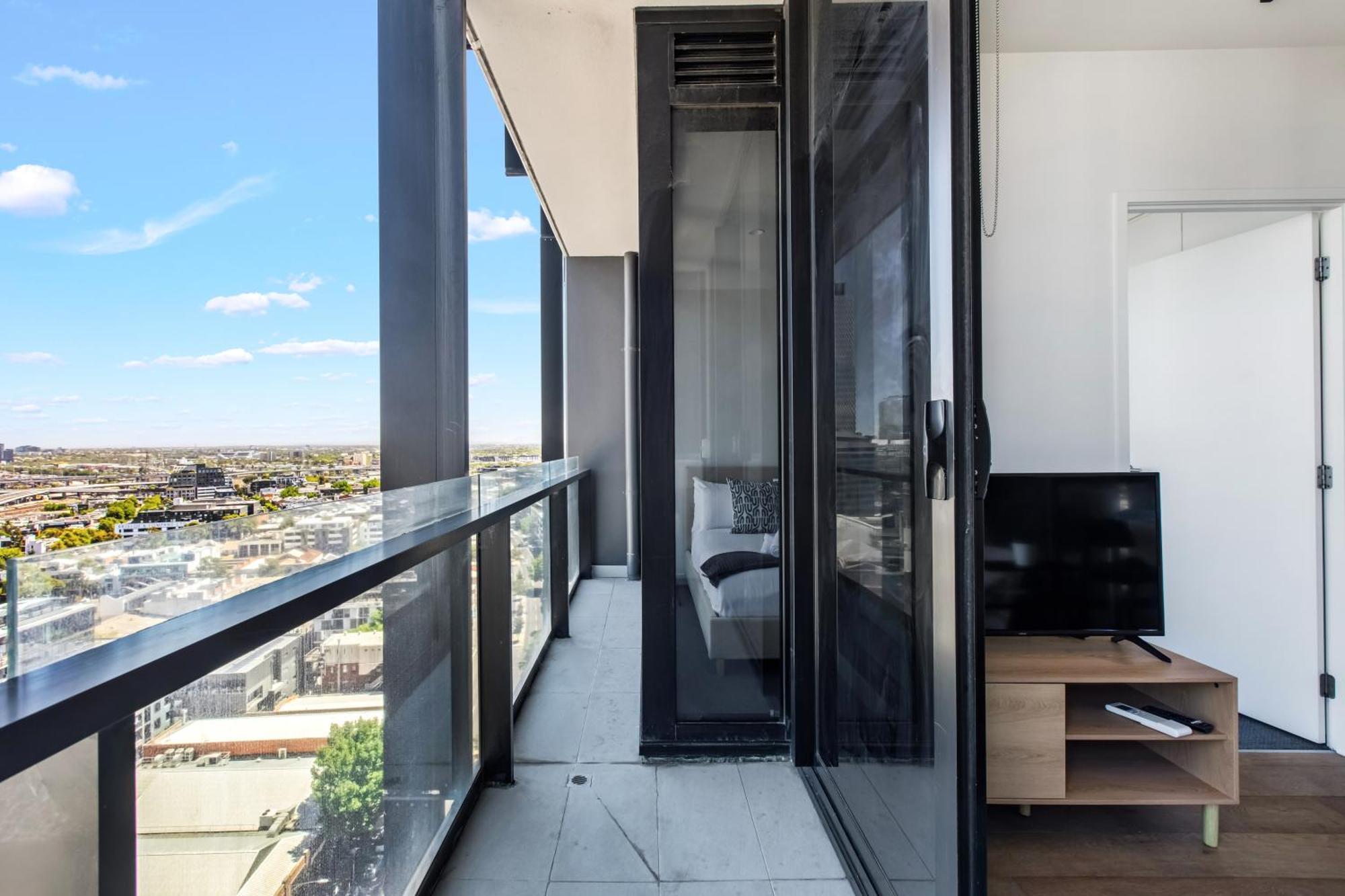 Modern Nomads Stylish Minimalist 2br Walk To Garden & Qv Market Apartment Melbourne