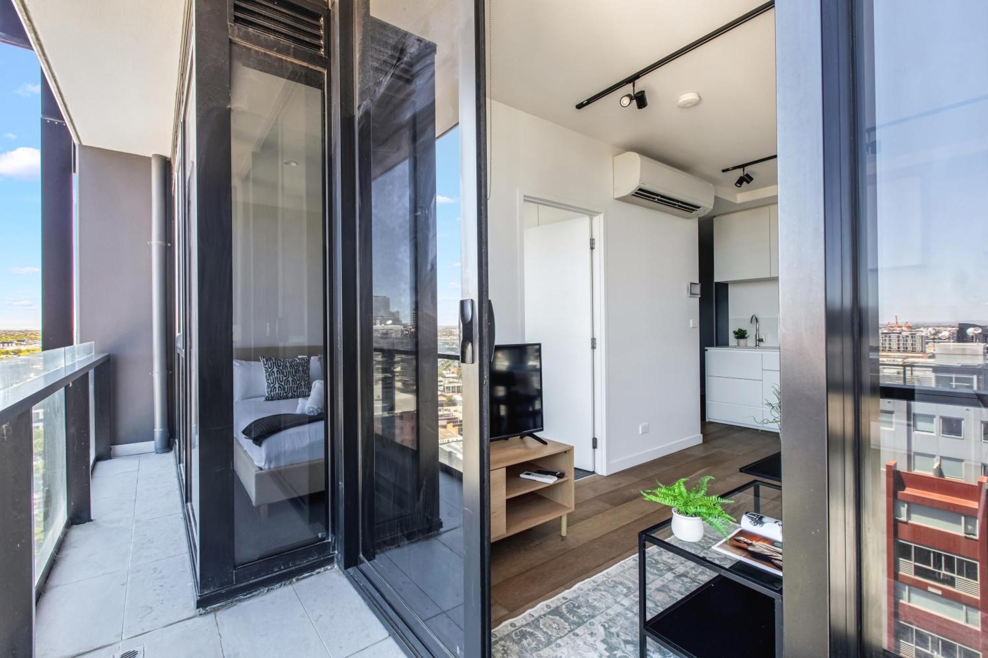 Modern Nomads Stylish Minimalist 2br Walk To Garden & Qv Market Apartment *