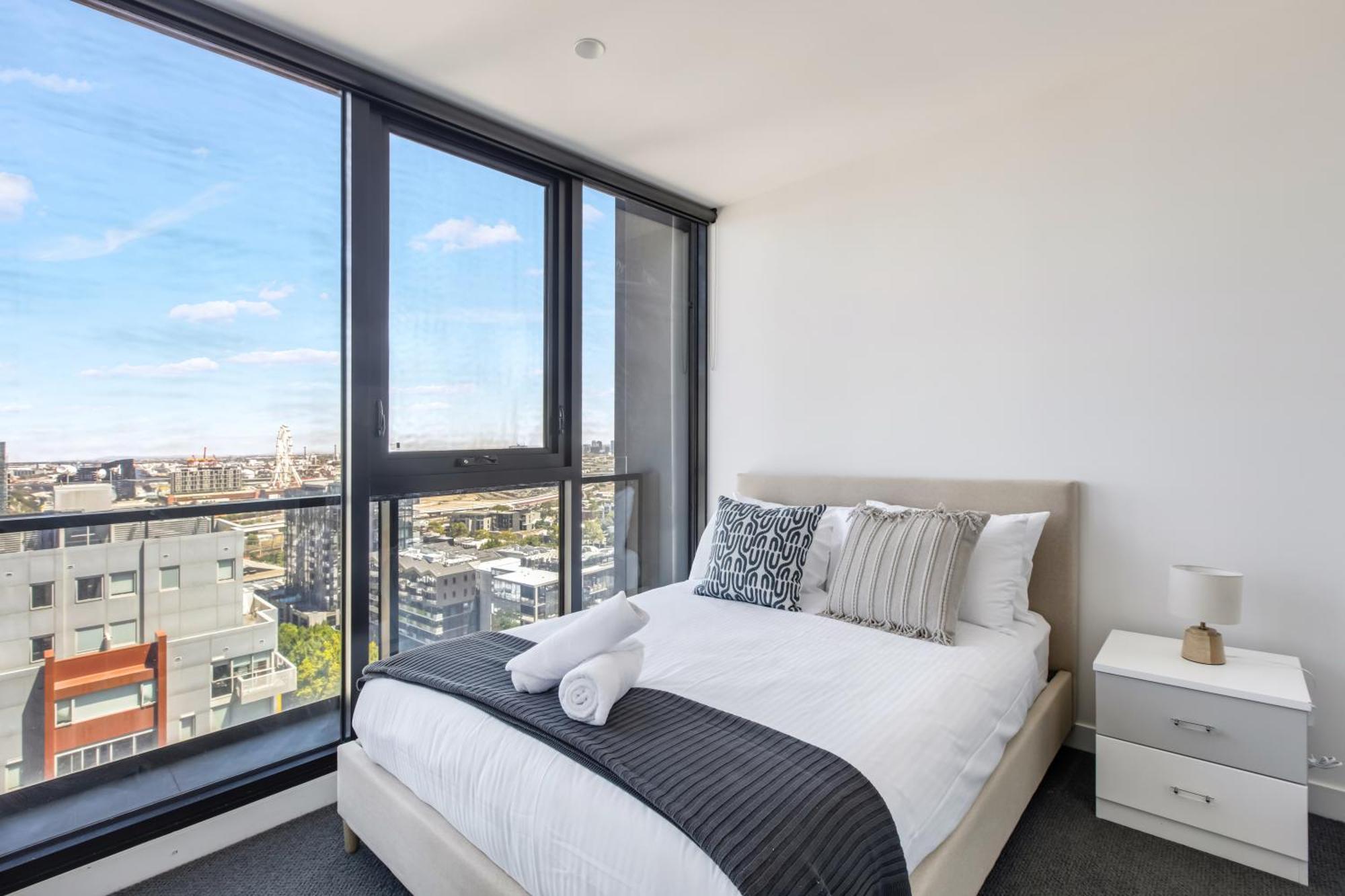 Modern Nomads Stylish Minimalist 2br Walk To Garden & Qv Market *