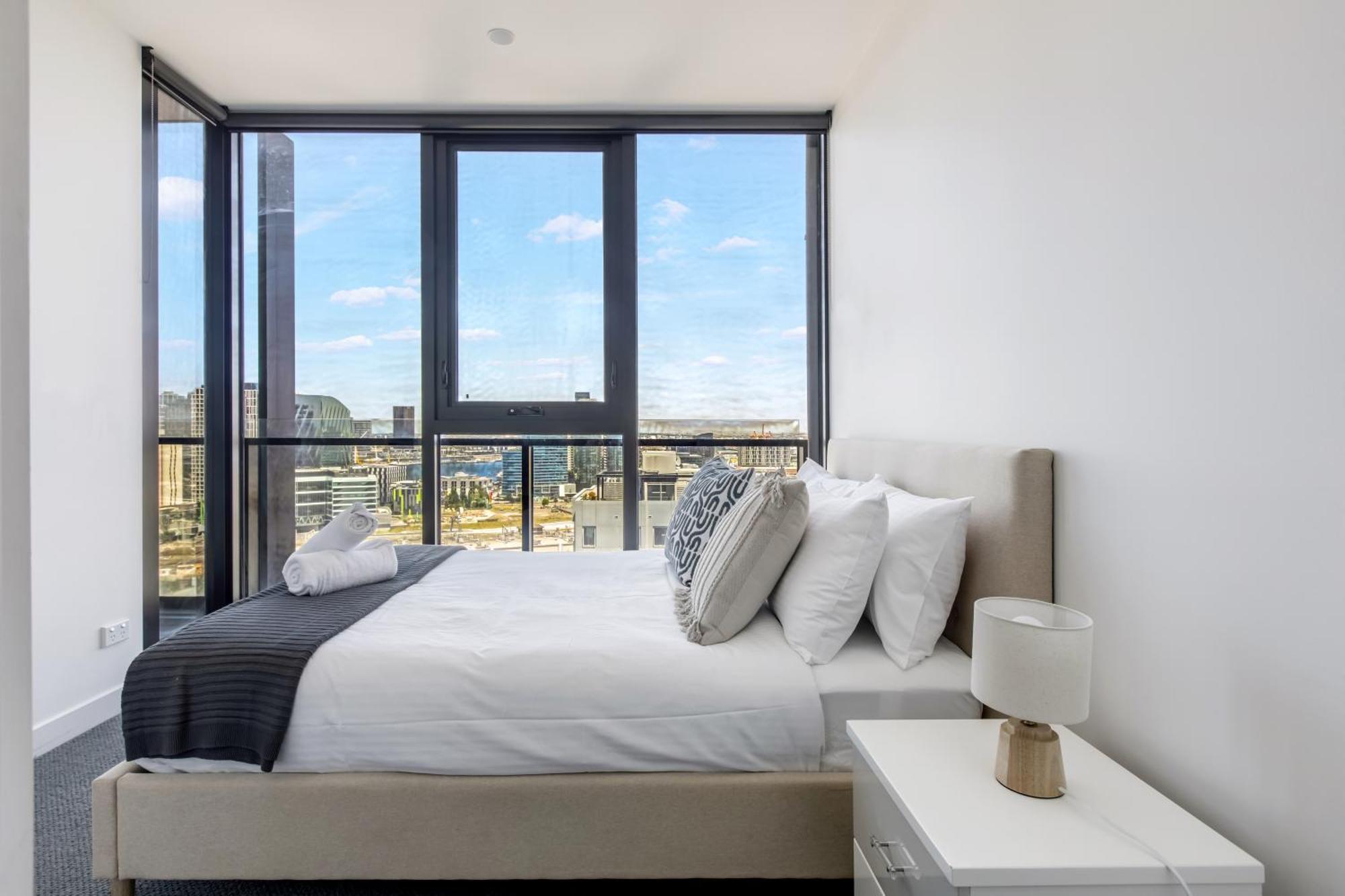 Modern Nomads Stylish Minimalist 2br Walk To Garden & Qv Market *