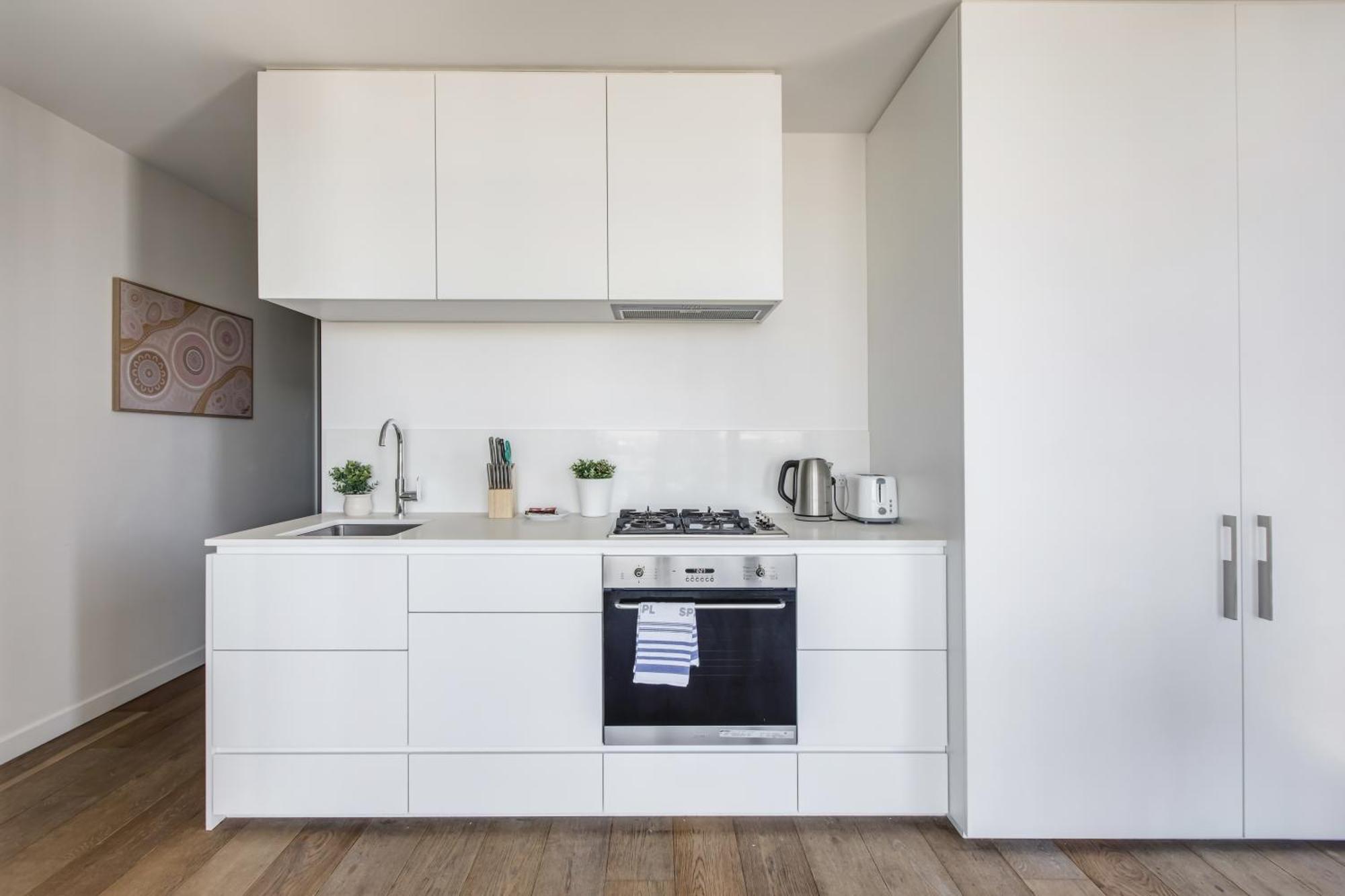 Modern Nomads Stylish Minimalist 2br Walk To Garden & Qv Market *