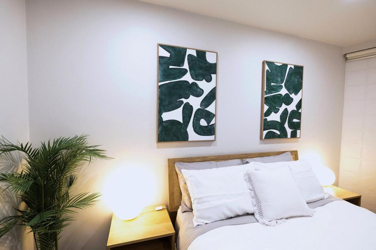 Modern Urban Living Next To Marvel Stadium Apartment *