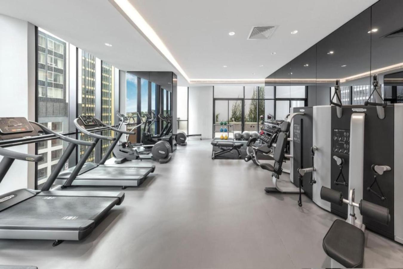 Apartment 180 Degrees Views, 2br With Pool, And Gym *