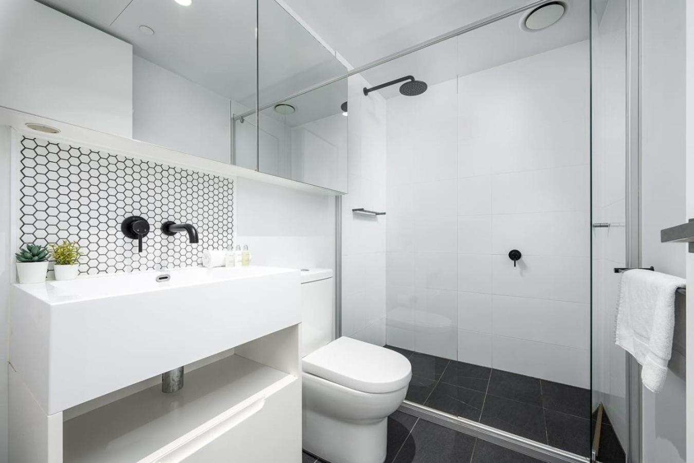 180 Degrees Views, 2br With Pool, And Gym Apartment Melbourne
