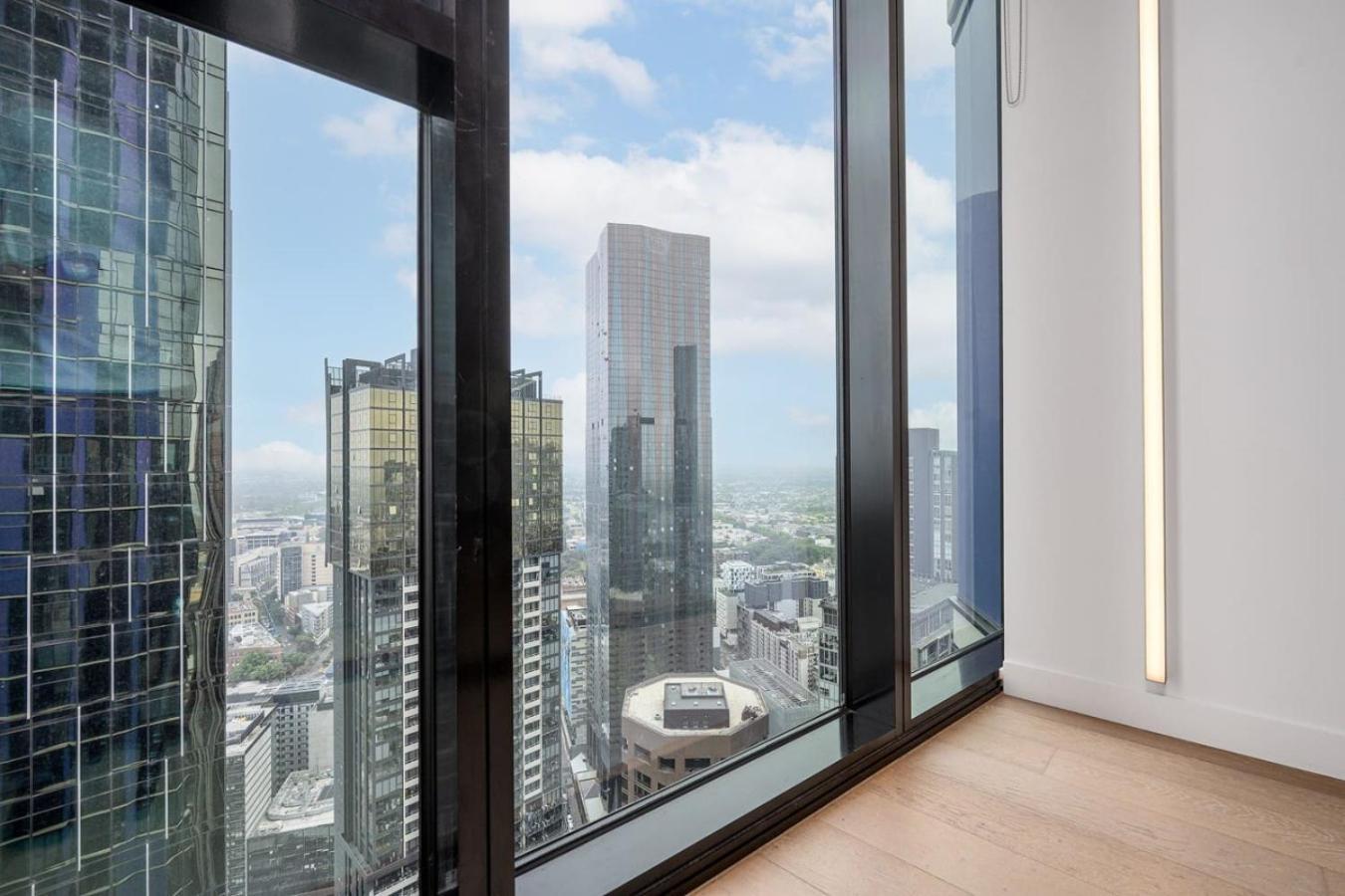Apartment 180 Degrees Views, 2br With Pool, And Gym Melbourne