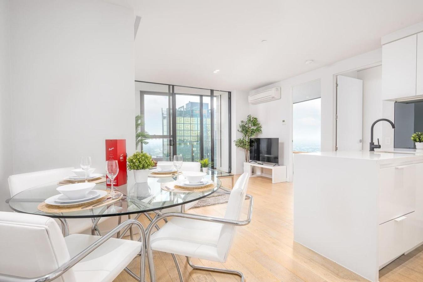 180 Degrees Views, 2br With Pool, And Gym Melbourne