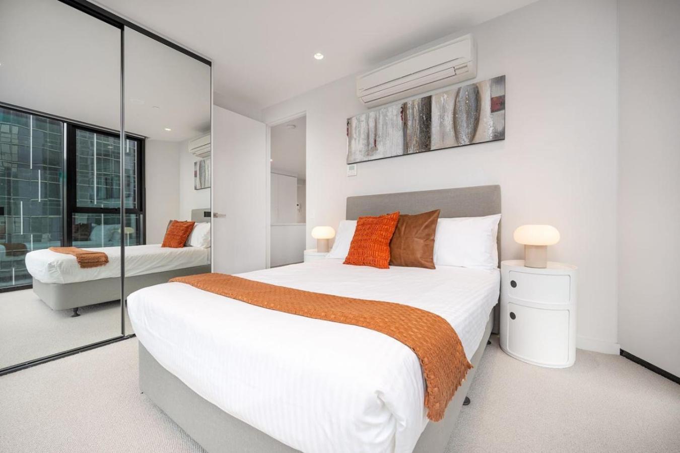 180 Degrees Views, 2br With Pool, And Gym Apartment Melbourne
