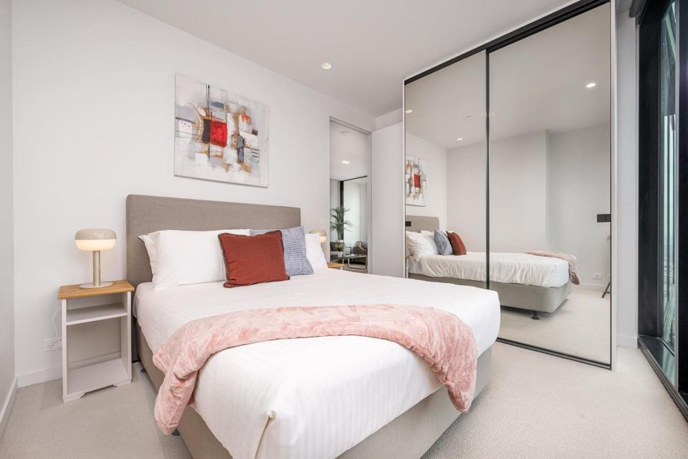 180 Degrees Views, 2br With Pool, And Gym * Melbourne